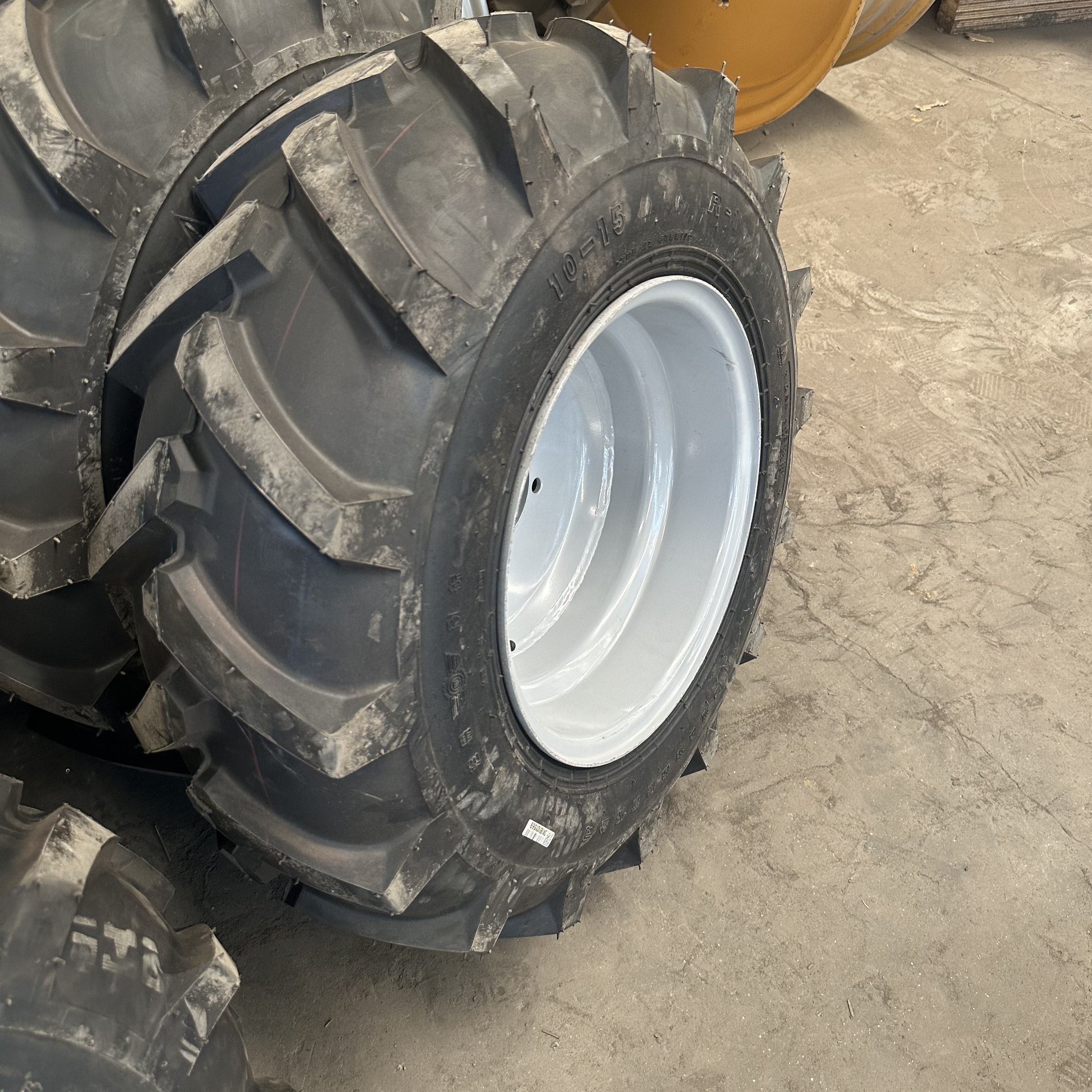 Agricultural Machinery Tractor Tyre 10-15 Tractor Tires with R-1 Pattern