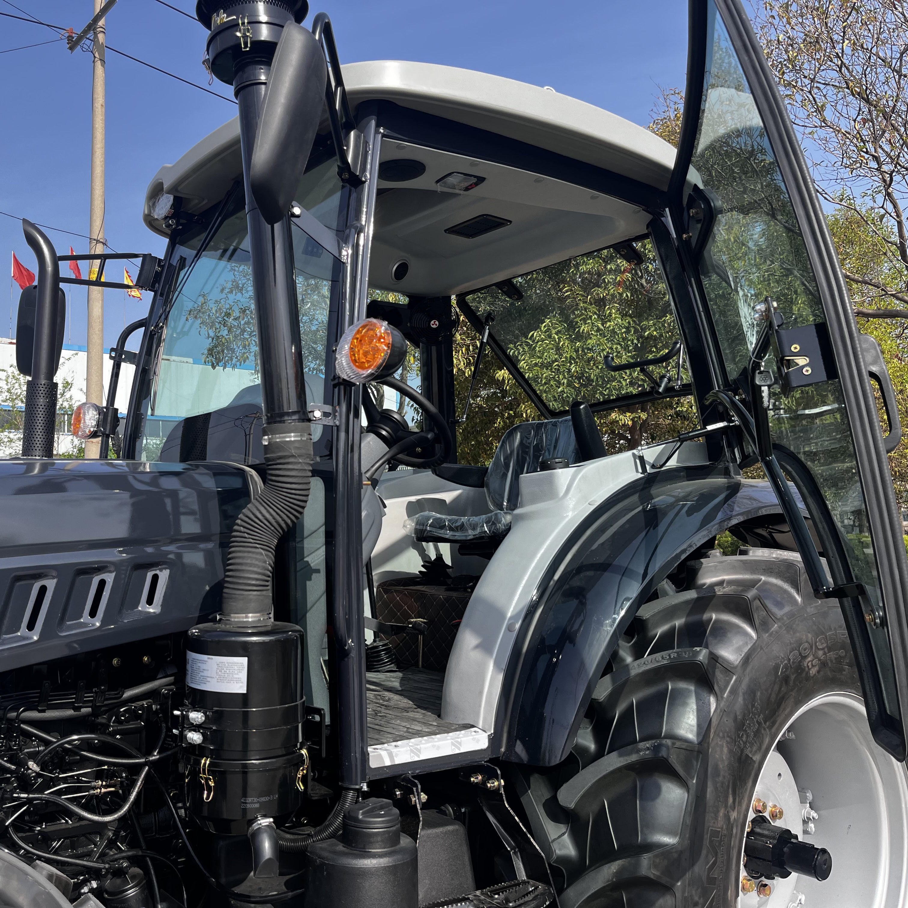 Cost-effective Tavol 80hp 90hp 100hp 4 Wheel Farm Tractors Agriculture Tracteur Small Traktor Farm Tractor for Sale