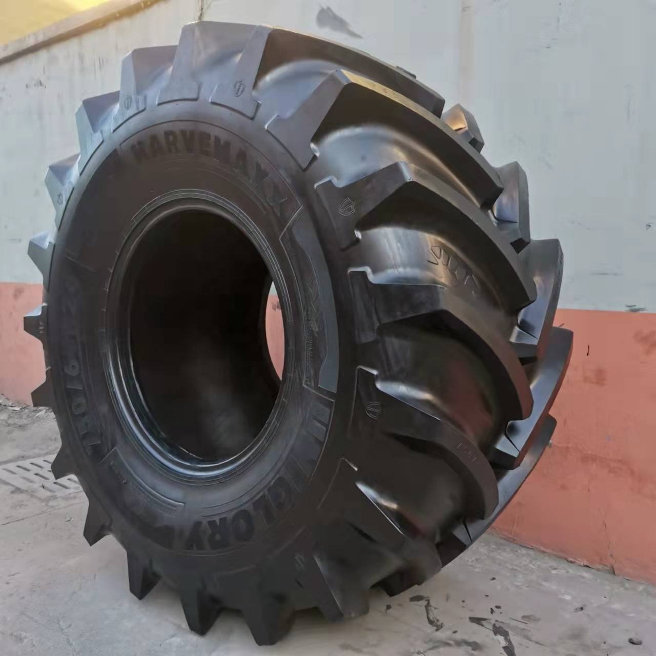 High Powered 28Lr26 Agricultural Green Storage Machine Tire 750/65R26 28LR26 Tractor Engineering Road Mixer Road Mixer Tire