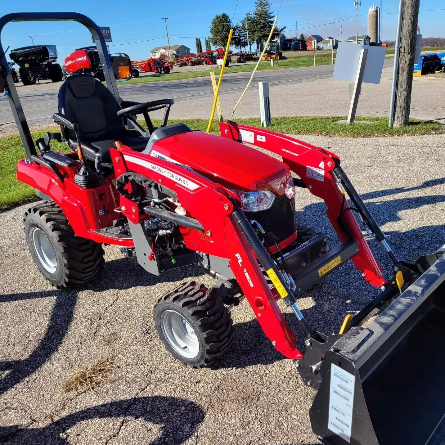 Massey Ferguson MFGC1725M Farm Tractor with Front Loader, All-wheel Drive Agricultural Machinery Tractors