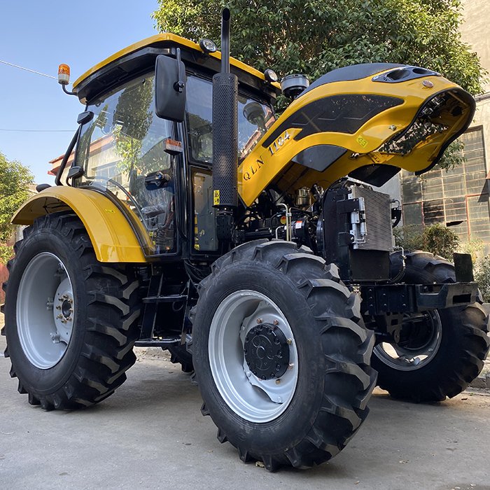China Best Price 4X4 Big Tractor QLN1304 Farm Tractor 130HP 4*4 Farm Tractor Agricultural Machinery With Low Price in Peru