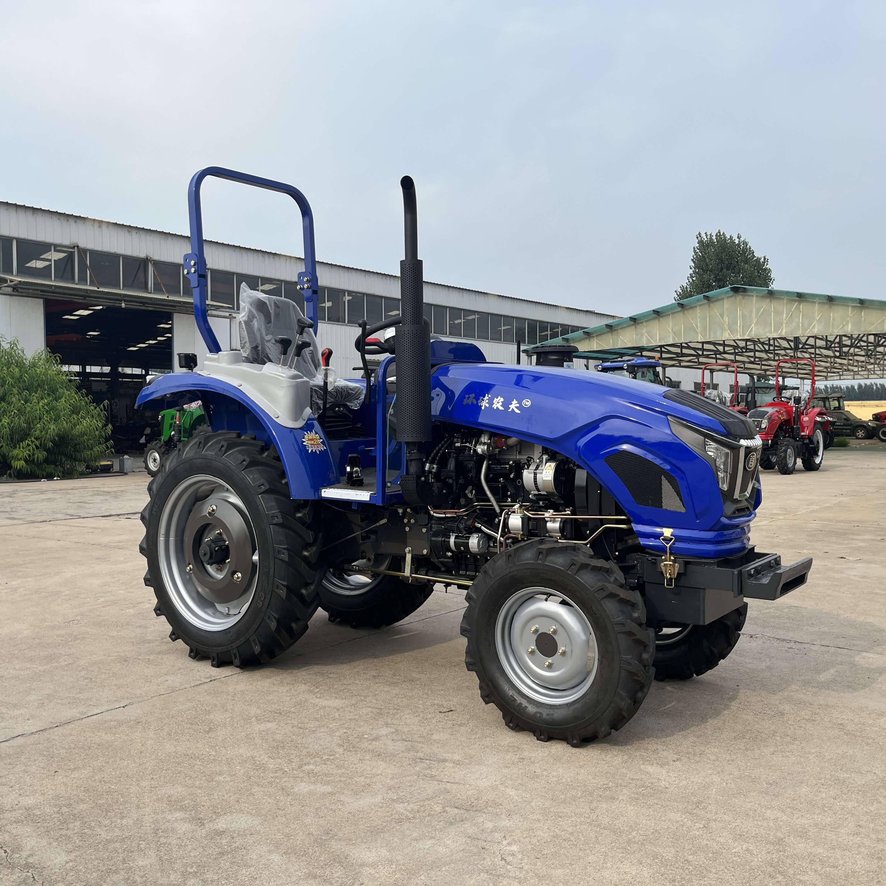 Multifunctional Agricultural 4WD Tractor 37KW Compact Agricultural Tractor Small Agricultural Tractor Factory Sale