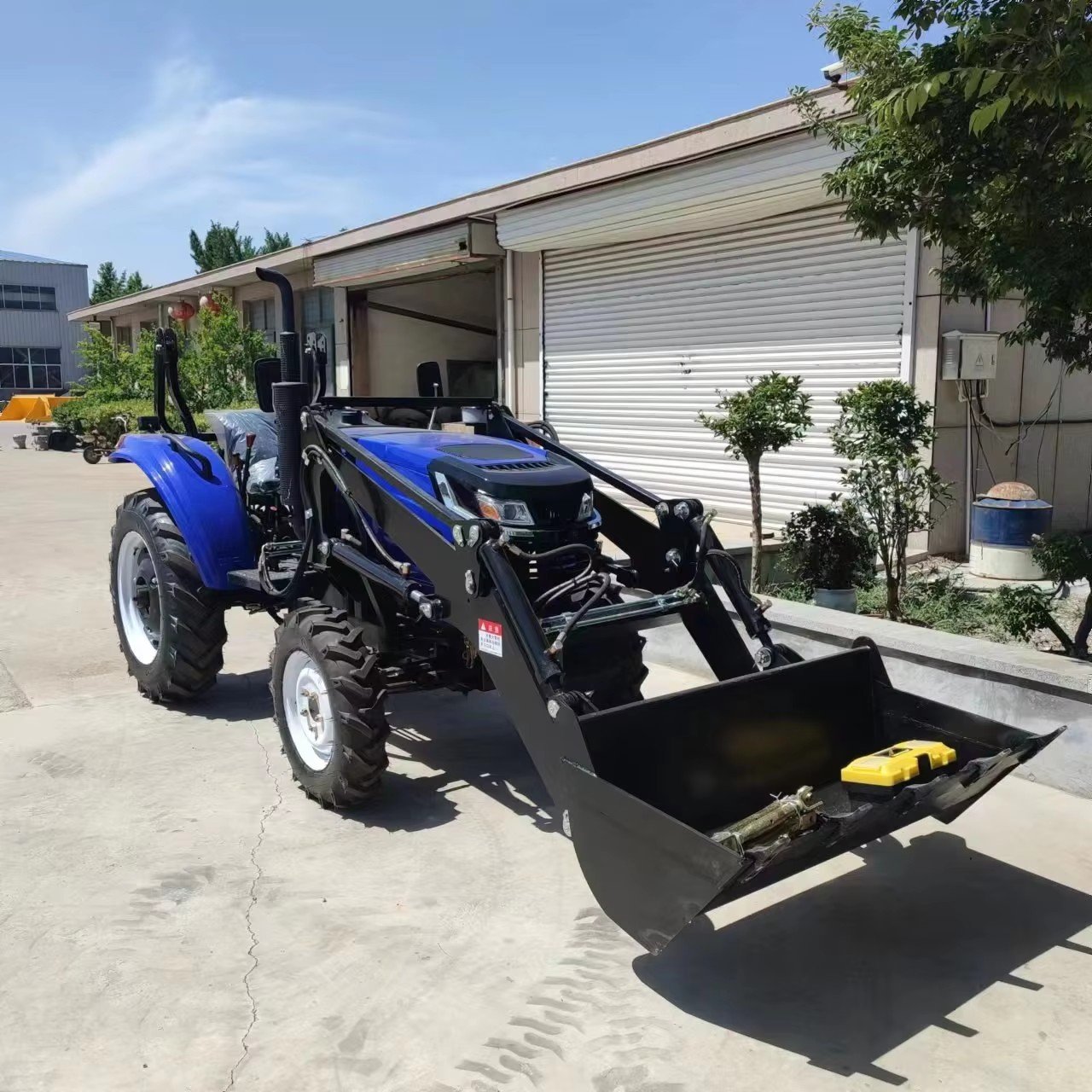 Good Price Wheel Style Tractor for Agriculture FUKAI 504 Front Loader Farm Garden Tractor with Optional Parts