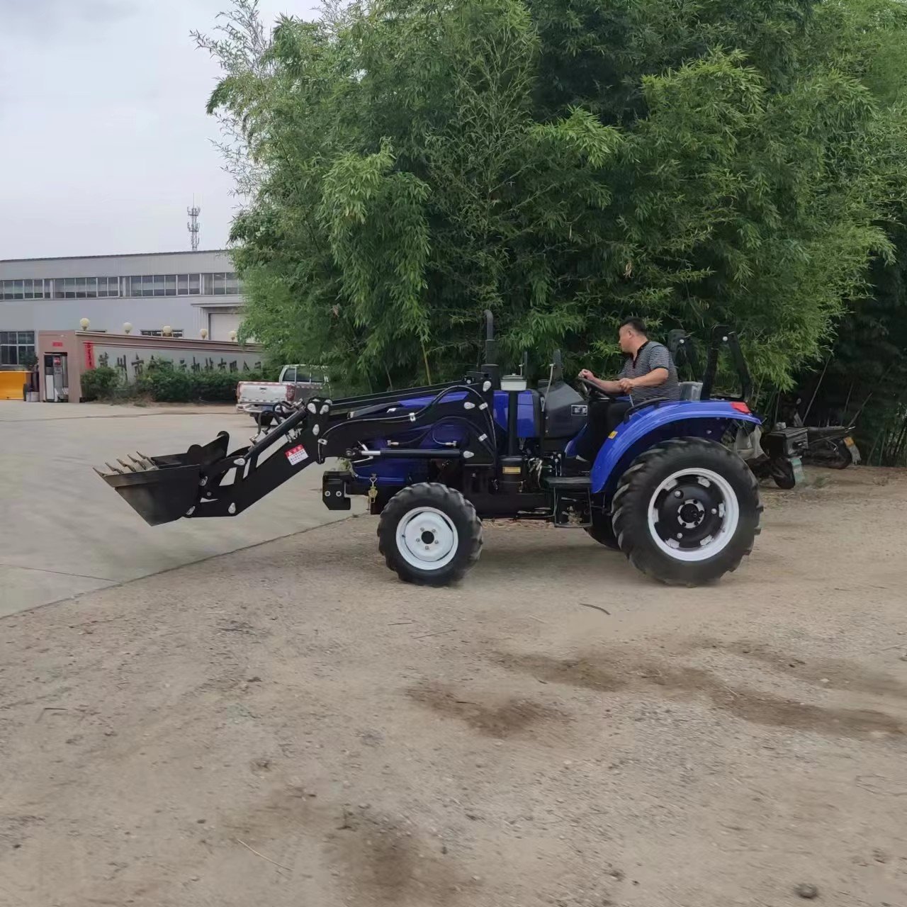 Good Price Wheel Style Tractor for Agriculture FUKAI 504 Front Loader Farm Garden Tractor with Optional Parts