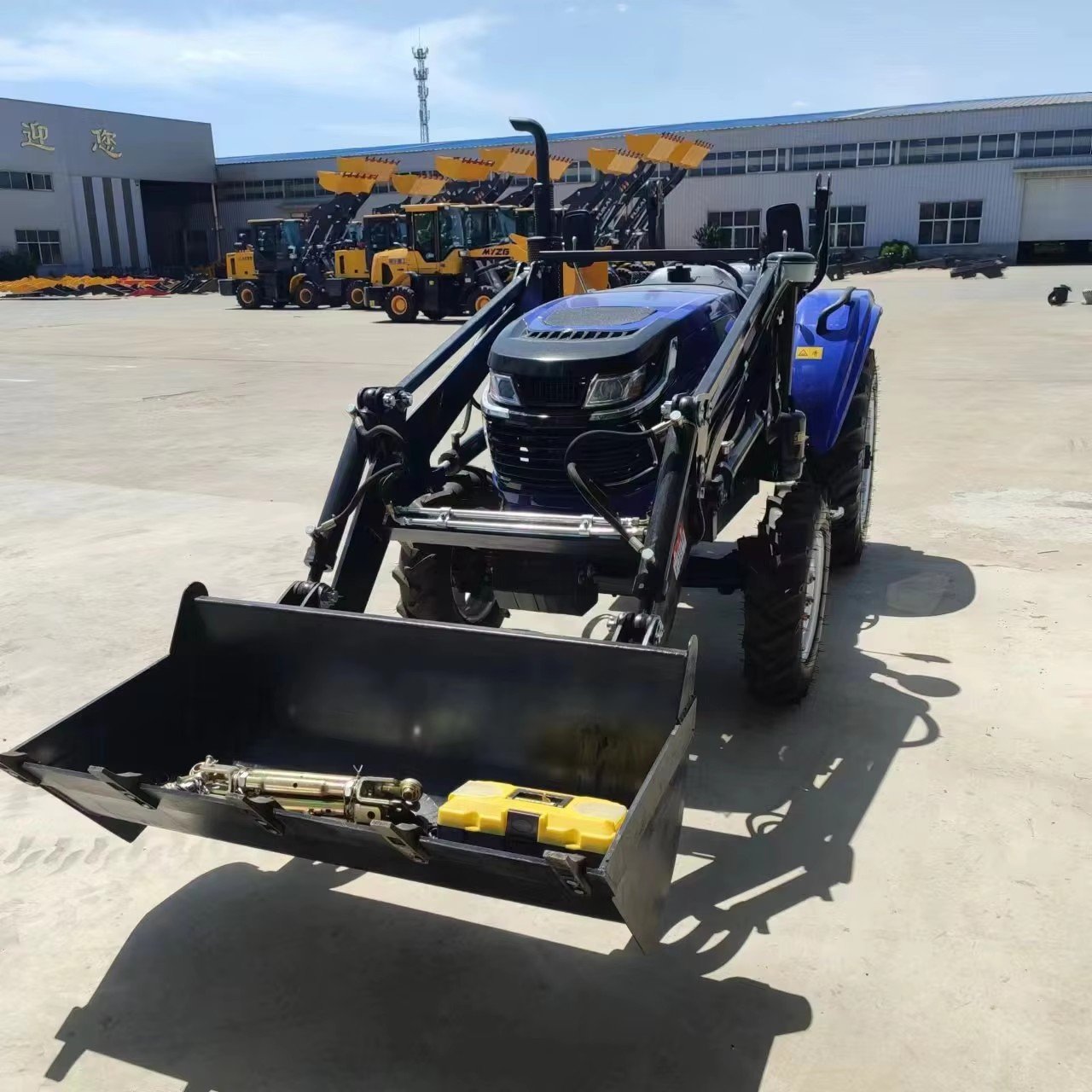 Good Price Wheel Style Tractor for Agriculture FUKAI 504 Front Loader Farm Garden Tractor with Optional Parts