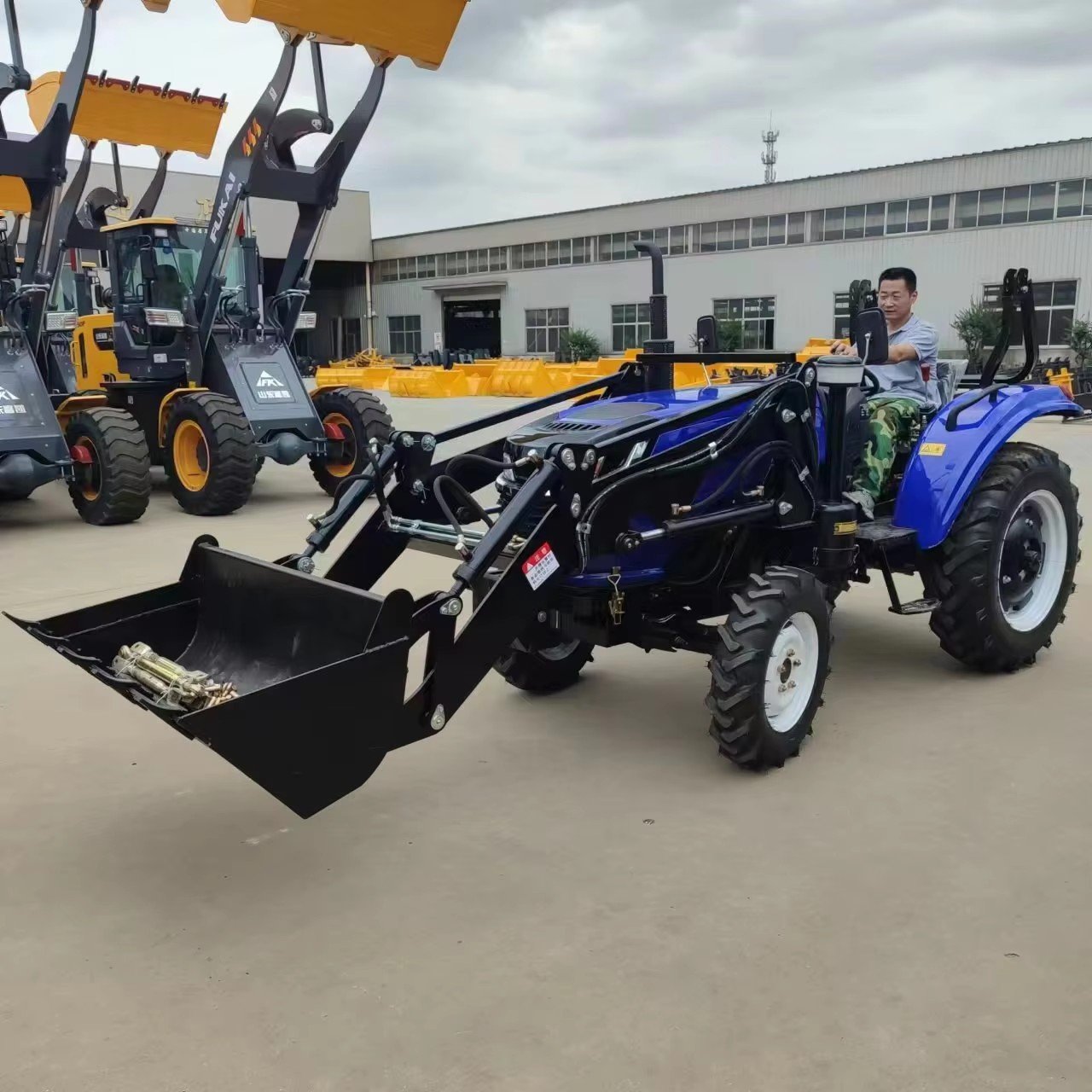 Good Price Wheel Style Tractor for Agriculture FUKAI 504 Front Loader Farm Garden Tractor with Optional Parts