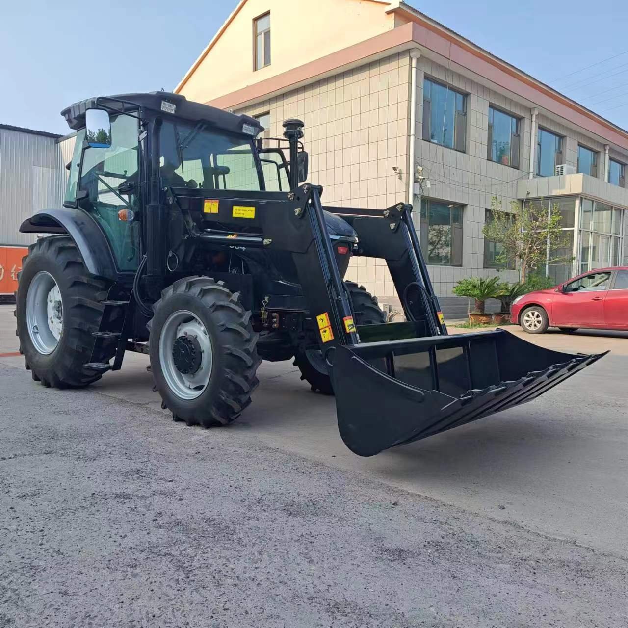 80 Horsepower Tractor YTO Power with Cockpit Four-wheel Drive Wheeled Agricultural Four-wheel Tractor Plowing Machine