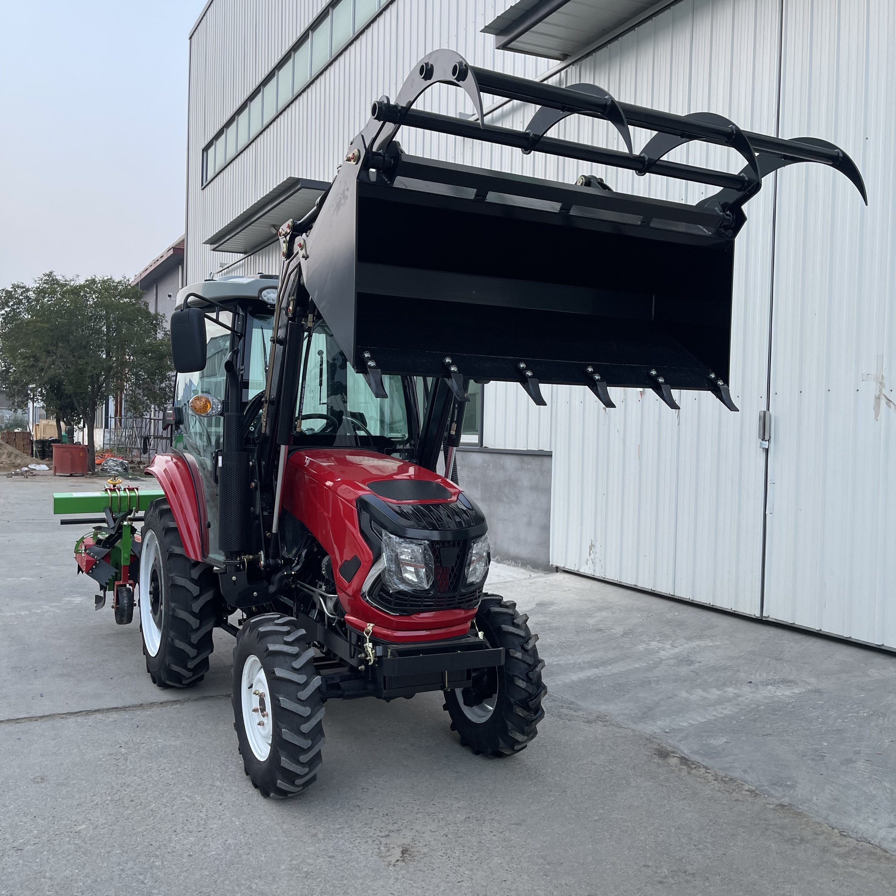 80 Horsepower Tractor YTO Power with Cockpit Four-wheel Drive Wheeled Agricultural Four-wheel Tractor Plowing Machine