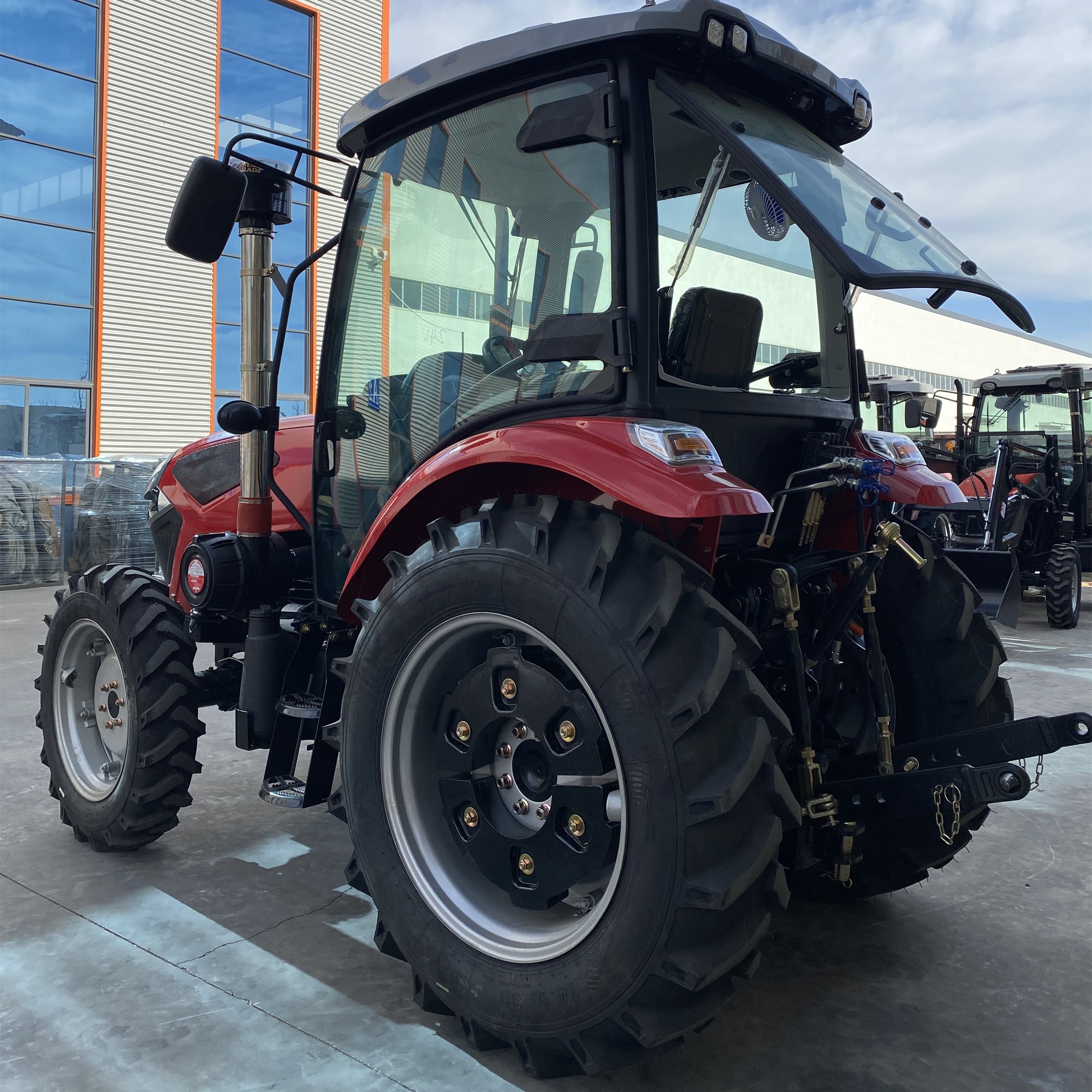 Farm Teactor Tractors Compact Tractor Backhoe Agricultural Machinery Tractors for Sale