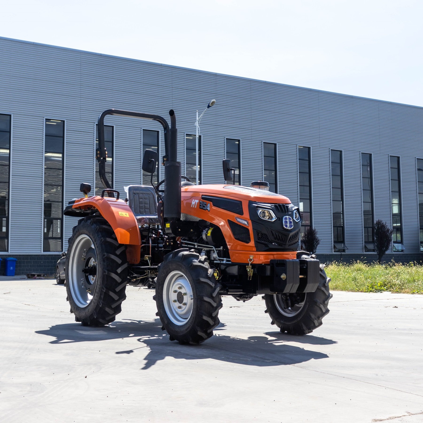 35HP Farm Agricultural Tractor 4wd Walking Tractor Front Bucket Mini Tractor for Sale With Hydraulic Accessories