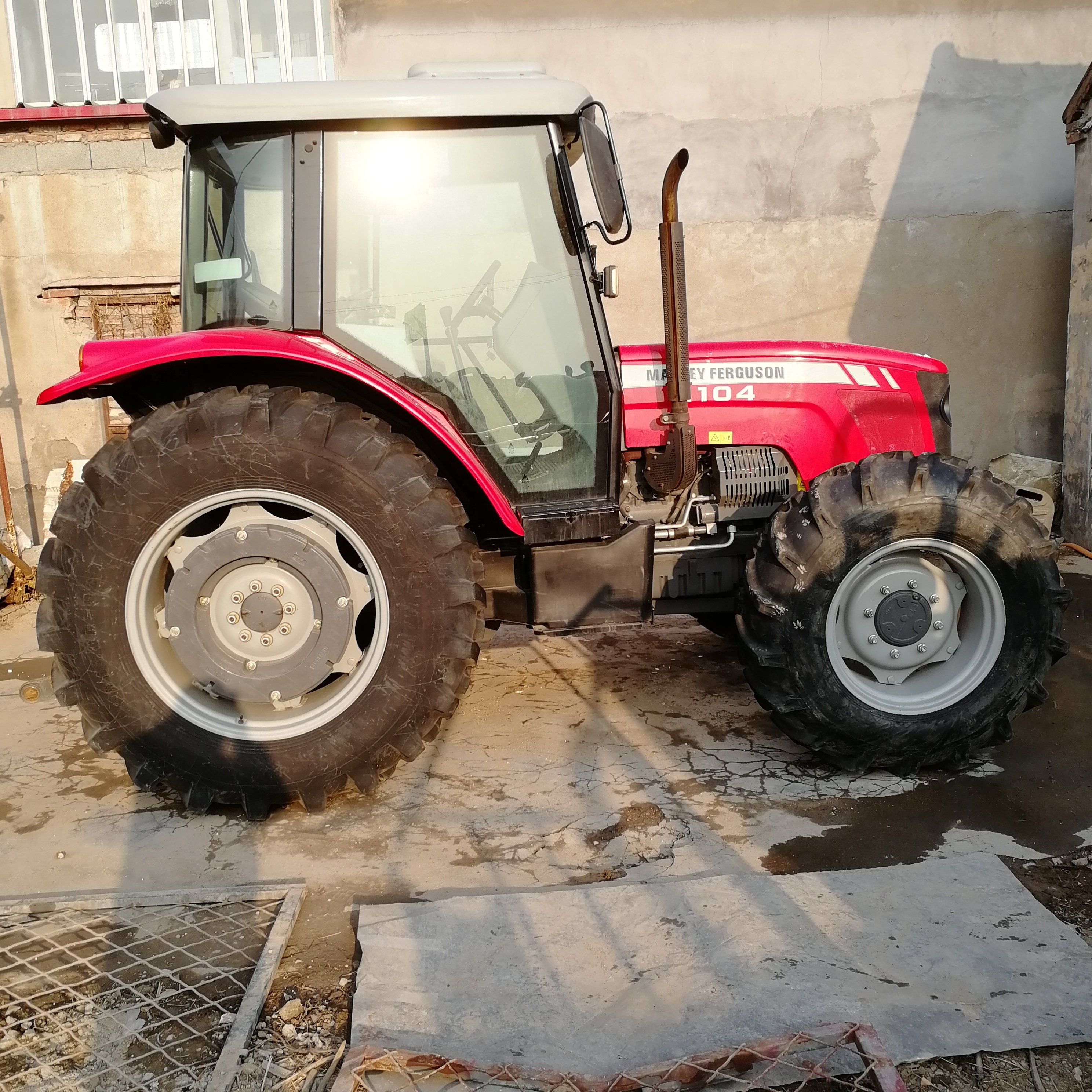 Used Tractors Massey Ferguson MF1004 1004hp 4X4WD Farm Equipment Agricultural Machinery Small Mini Orchard Wheel Tractors