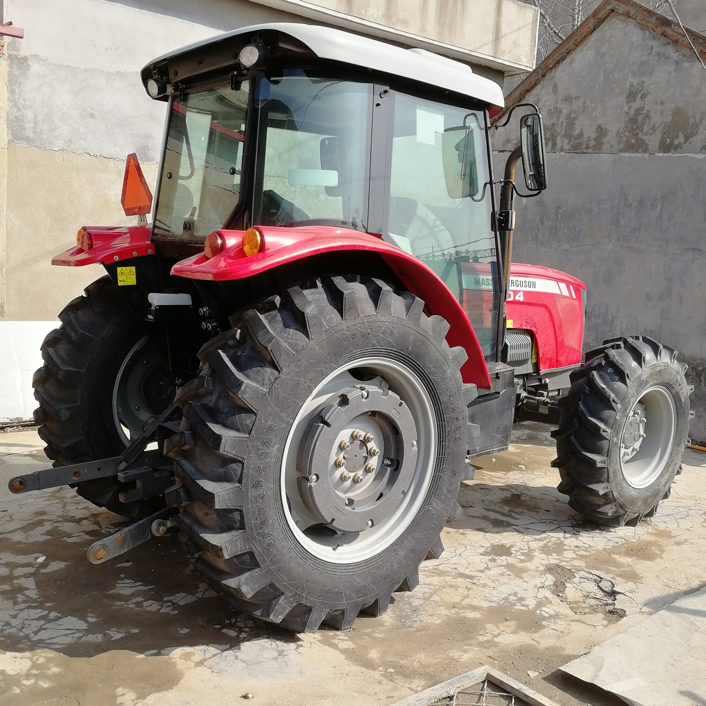 Used Tractors Massey Ferguson MF1004 1004hp 4X4WD Farm Equipment Agricultural Machinery Small Mini Orchard Wheel Tractors