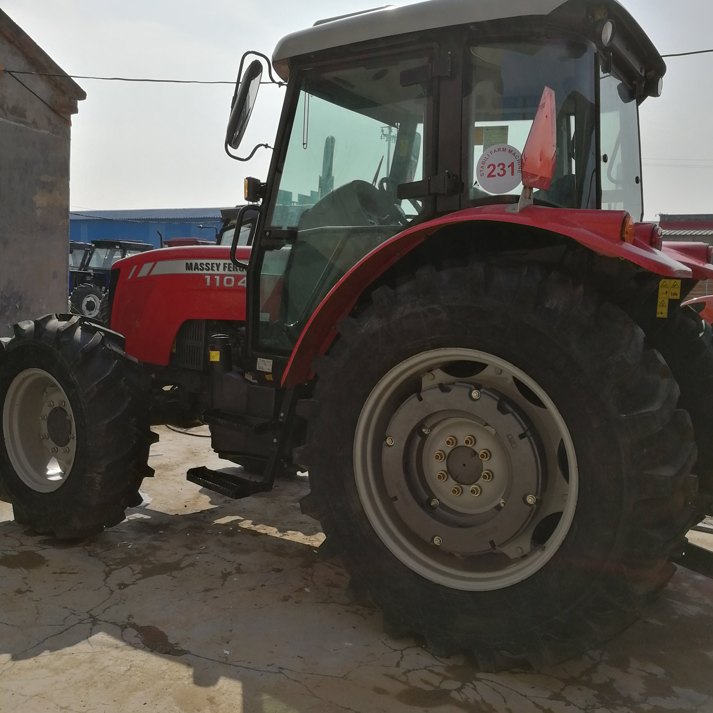 Used Tractors Massey Ferguson MF1004 1004hp 4X4WD Farm Equipment Agricultural Machinery Small Mini Orchard Wheel Tractors