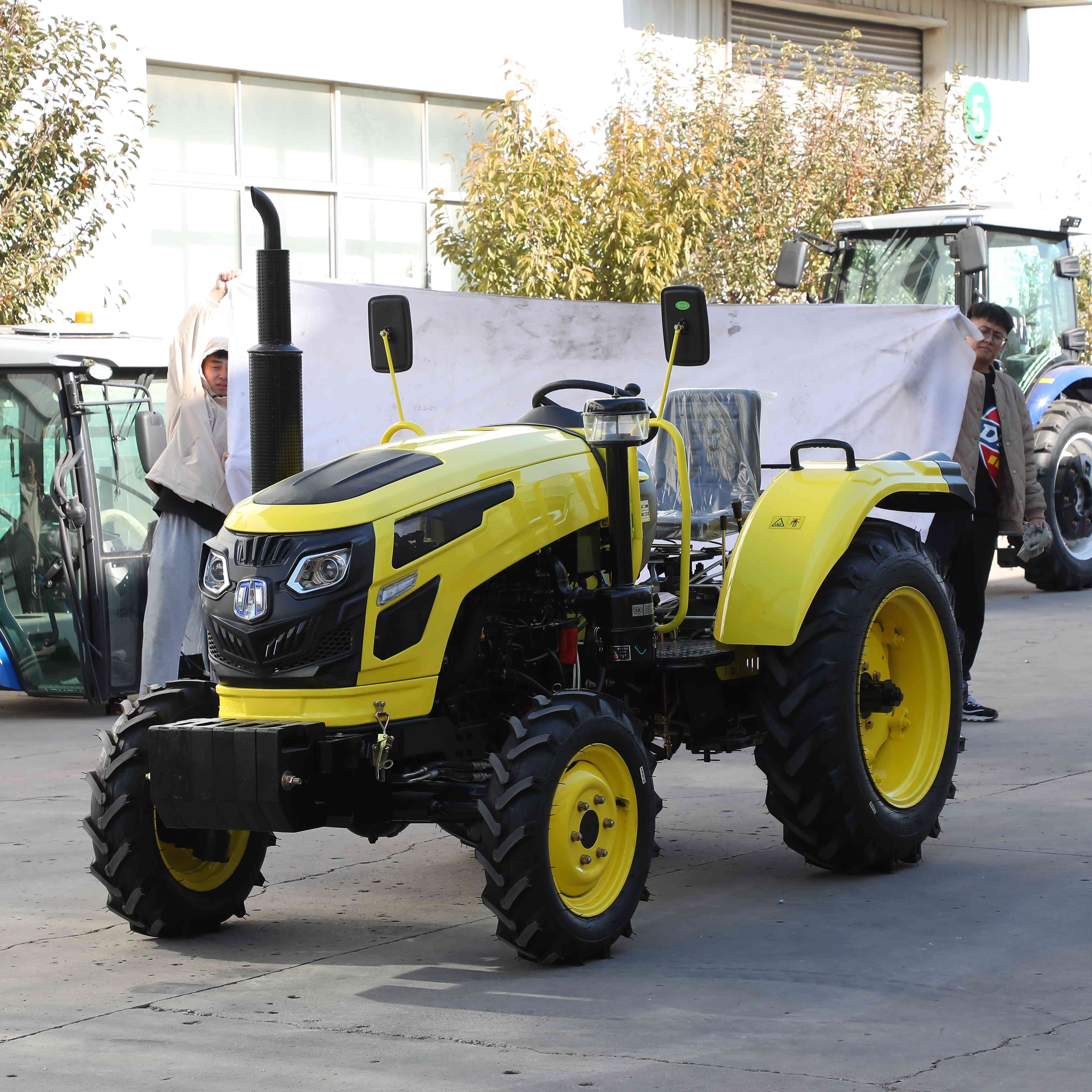 Lingke New Agricultural Tractor Four Wheel 4WD New Chinese Farm 50HP Beautiful Tractors for Sale