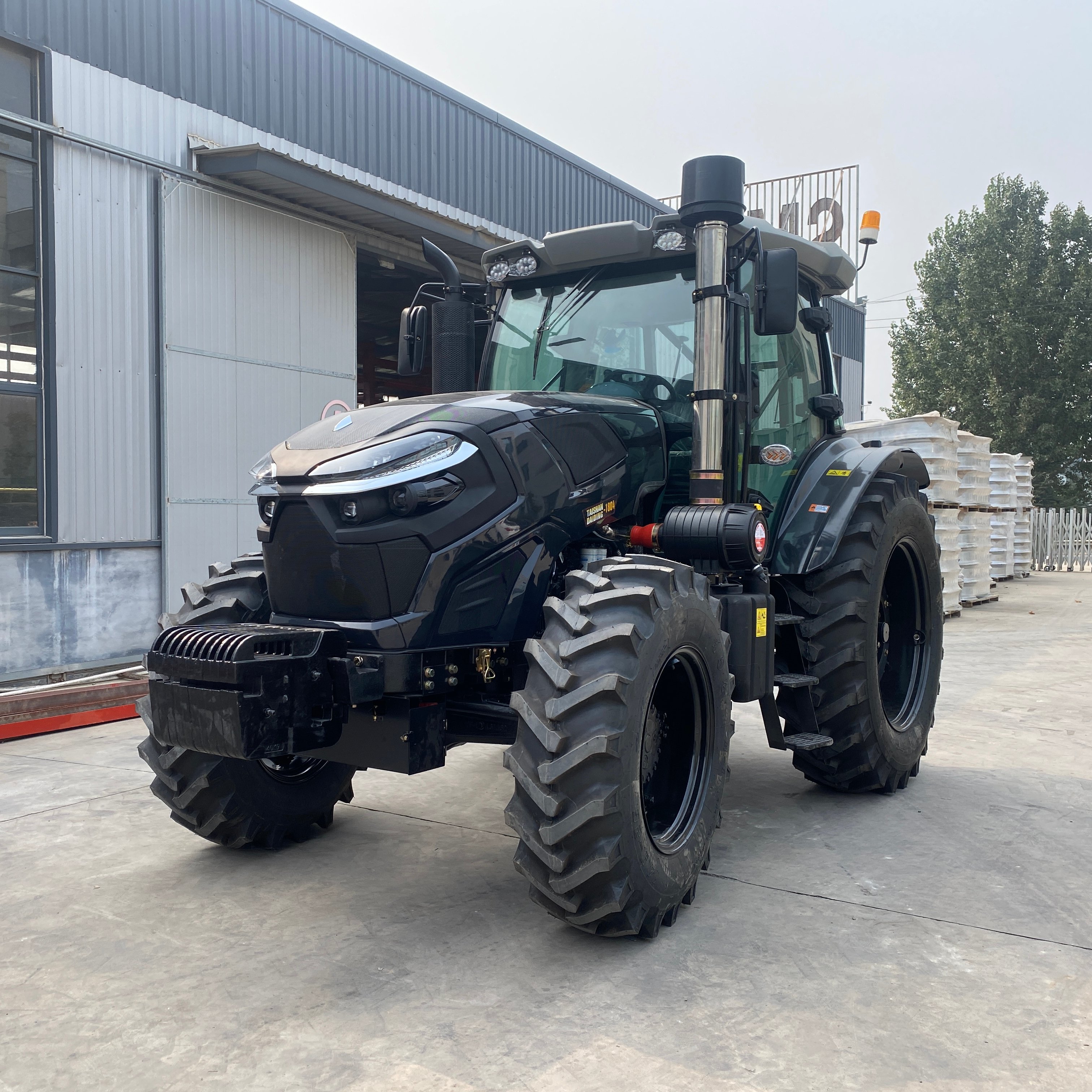 150 HP Brand Diesel Engine Wheel Tractor for Sale Black Tractor Model with Engine for Agriculture