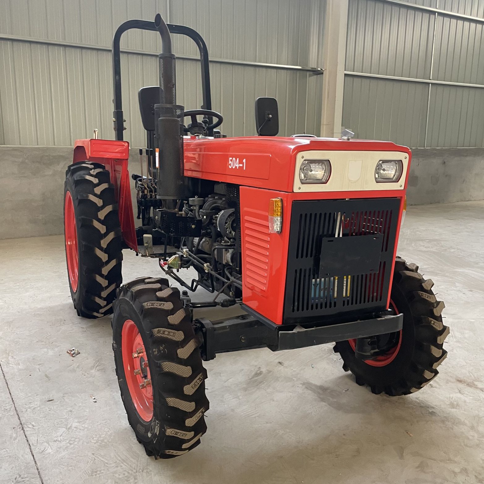 Hot Sale Mini Agricultural Equipment Tractor Four-wheeled Farm hyundai Tractor with Different Attachments