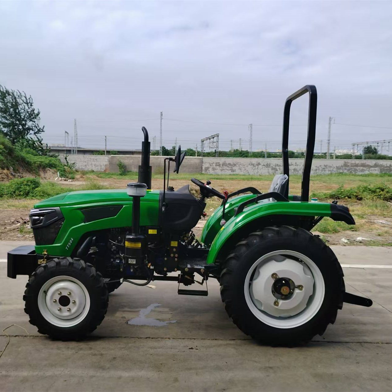 Premium New Multifunction 4WD Tractor With Front Loader Agricultural Tractor