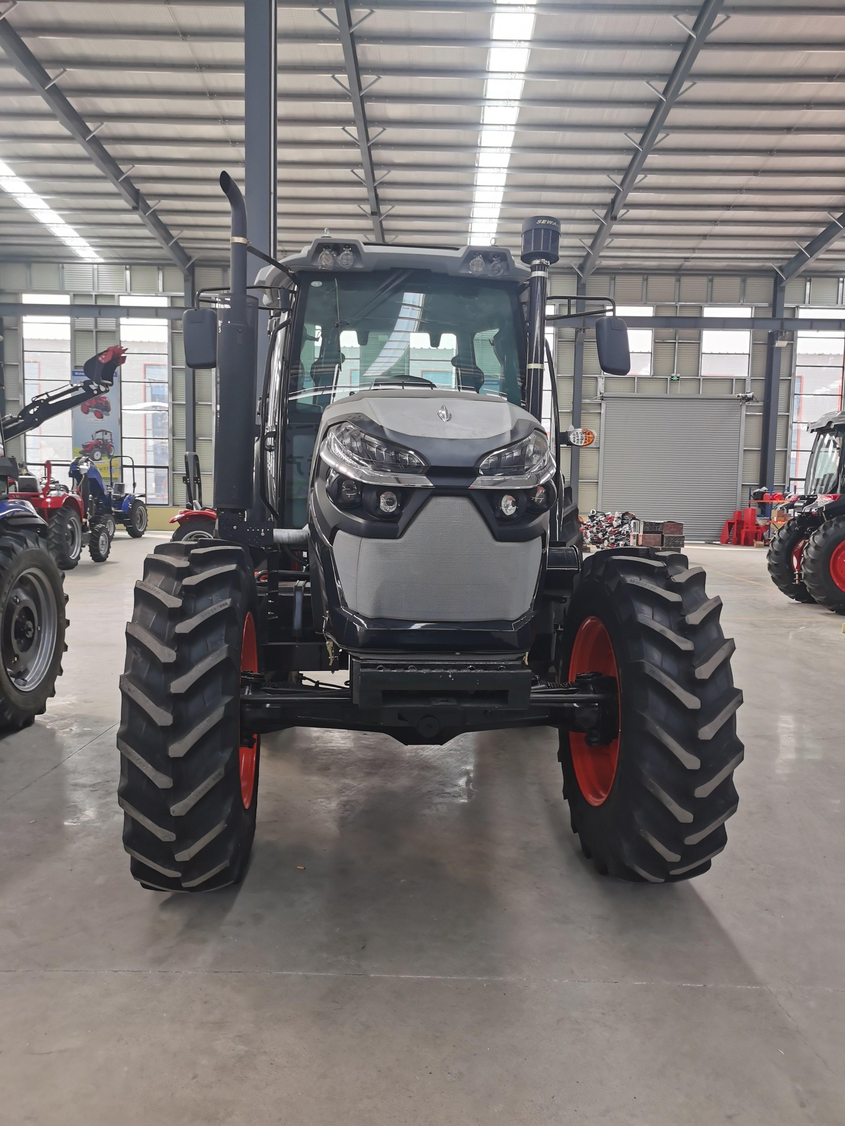 80-180HP Multifunctional Mini Farm Garden Tractor 4WD Wheel Long Service Life with Engine Motor Gearbox Gear Core Components