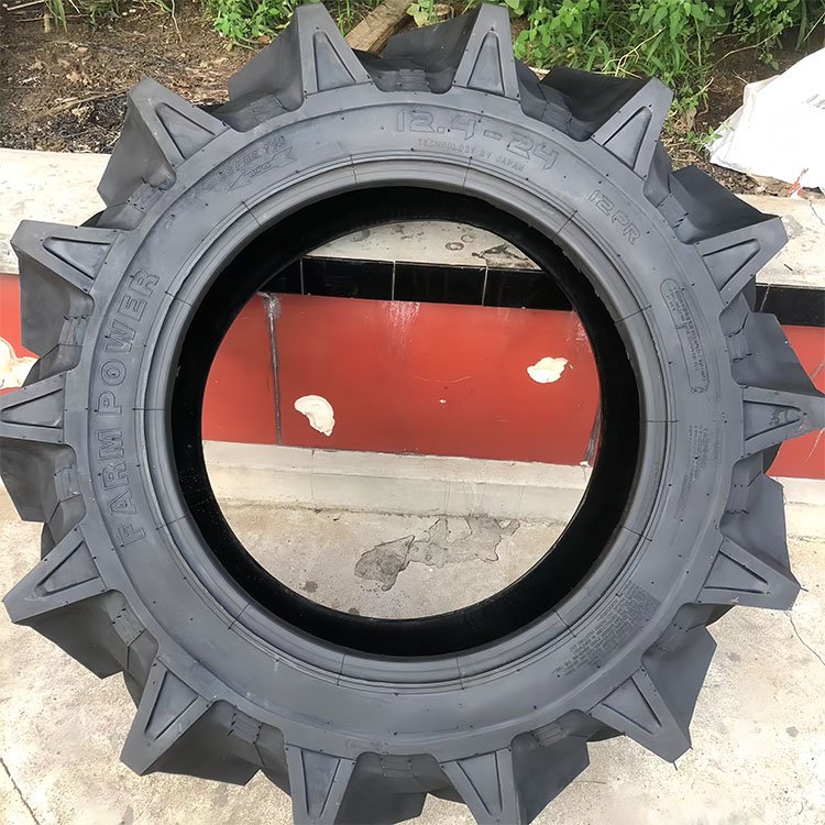 Agriculture Tractor Tyres R-2 Agricultural Tractor Tyre 12.4-24 13.6-26 Field Tire for Sale