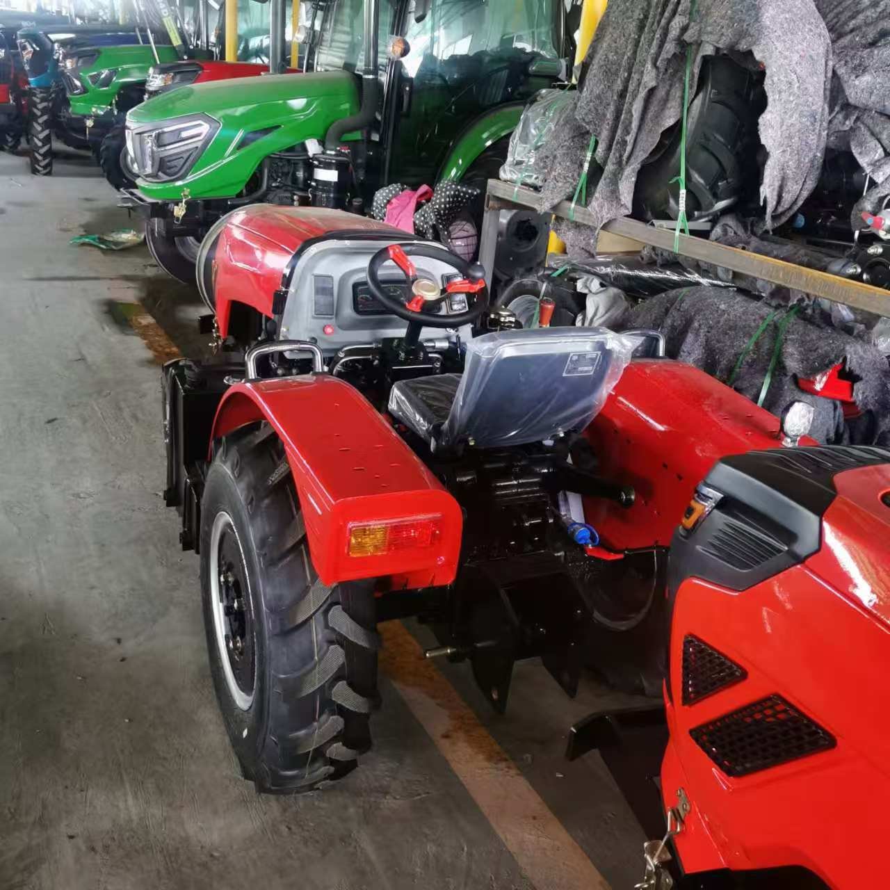 High Quality 25 HP Mini 4x4 Wheeled Agriculture Tractor Farming Machine 4WD Wheel Engine Motor Pump Gear Gearbox Core Components