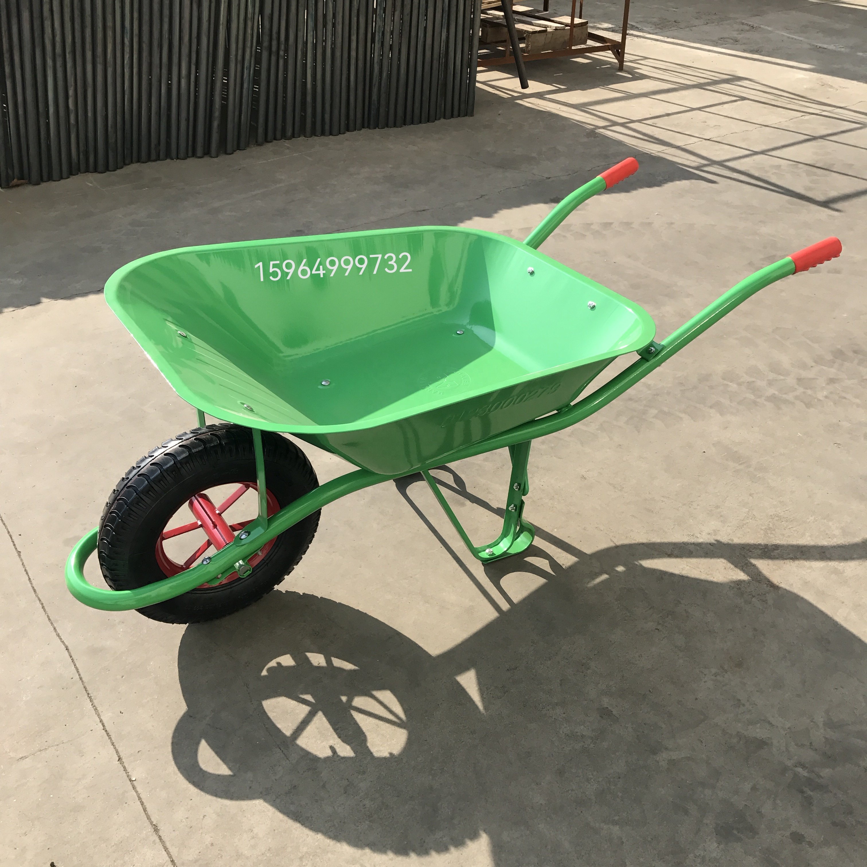 Industrial Heavy Duty Metal Wheelbarrow WB6400 4.00-8 Construction Tool Wheel OEM Customizable For Sale