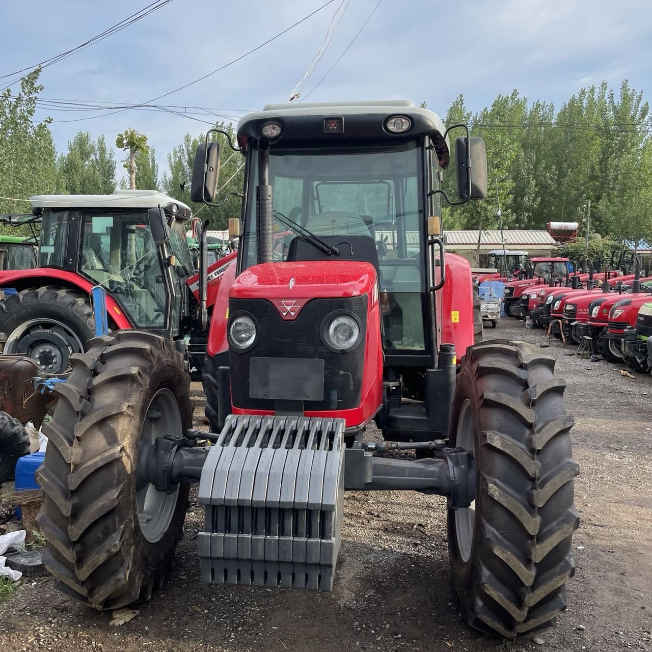 High Efficiency Massey Ferguson 1204 Xtra China Tractor with Grass Cutting and Plough for Sale