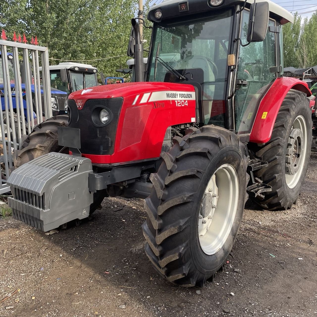 High Efficiency Massey Ferguson 1204 Xtra China Tractor with Grass Cutting and Plough for Sale