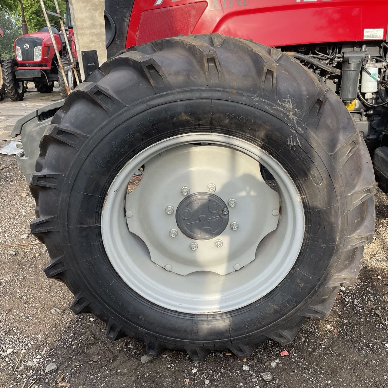 High Efficiency Massey Ferguson 1204 Xtra China Tractor with Grass Cutting and Plough for Sale