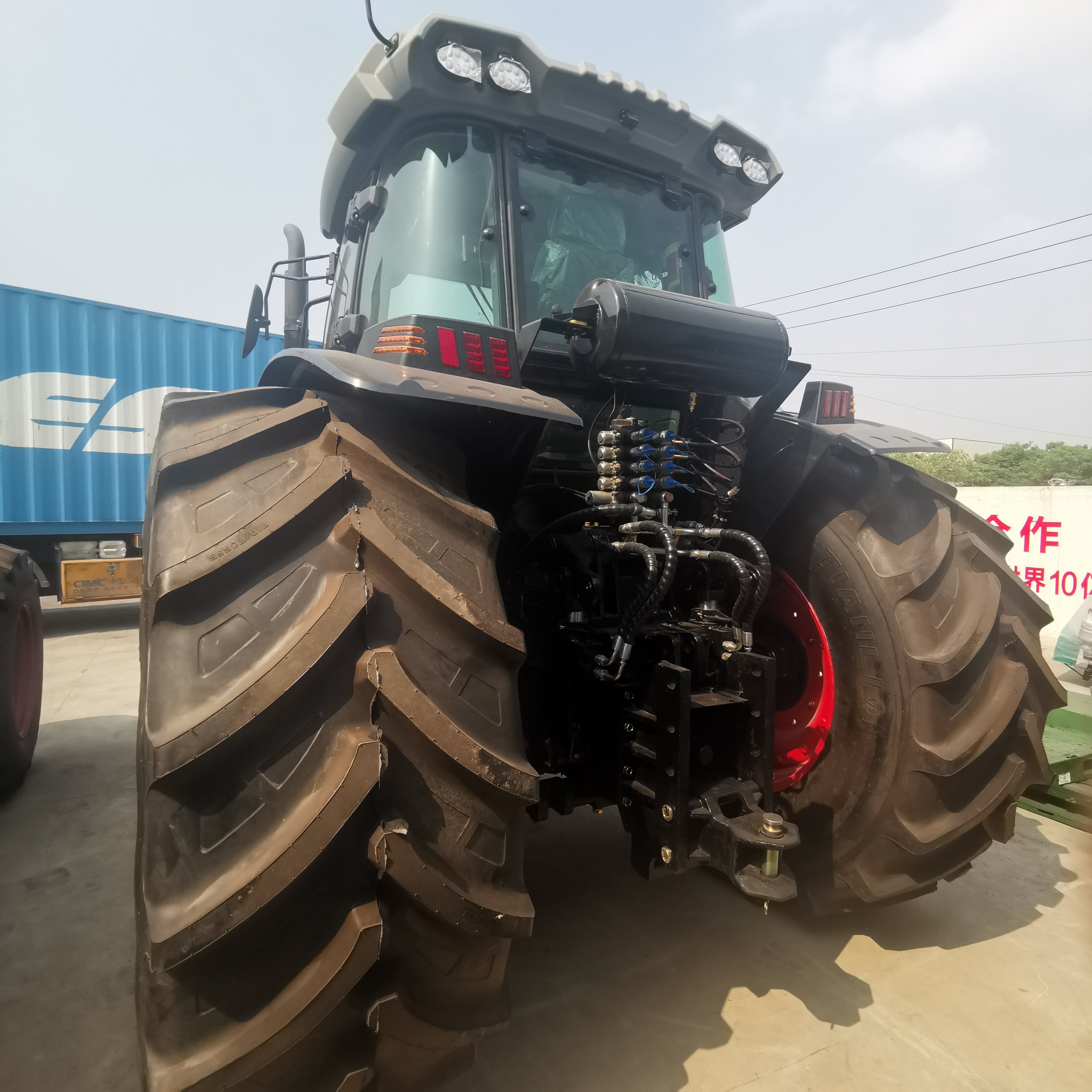High Efficient Agricultural Equipment Farm Machinery Traktor 4x4 Mini Farm 4wd Compact Tractor with