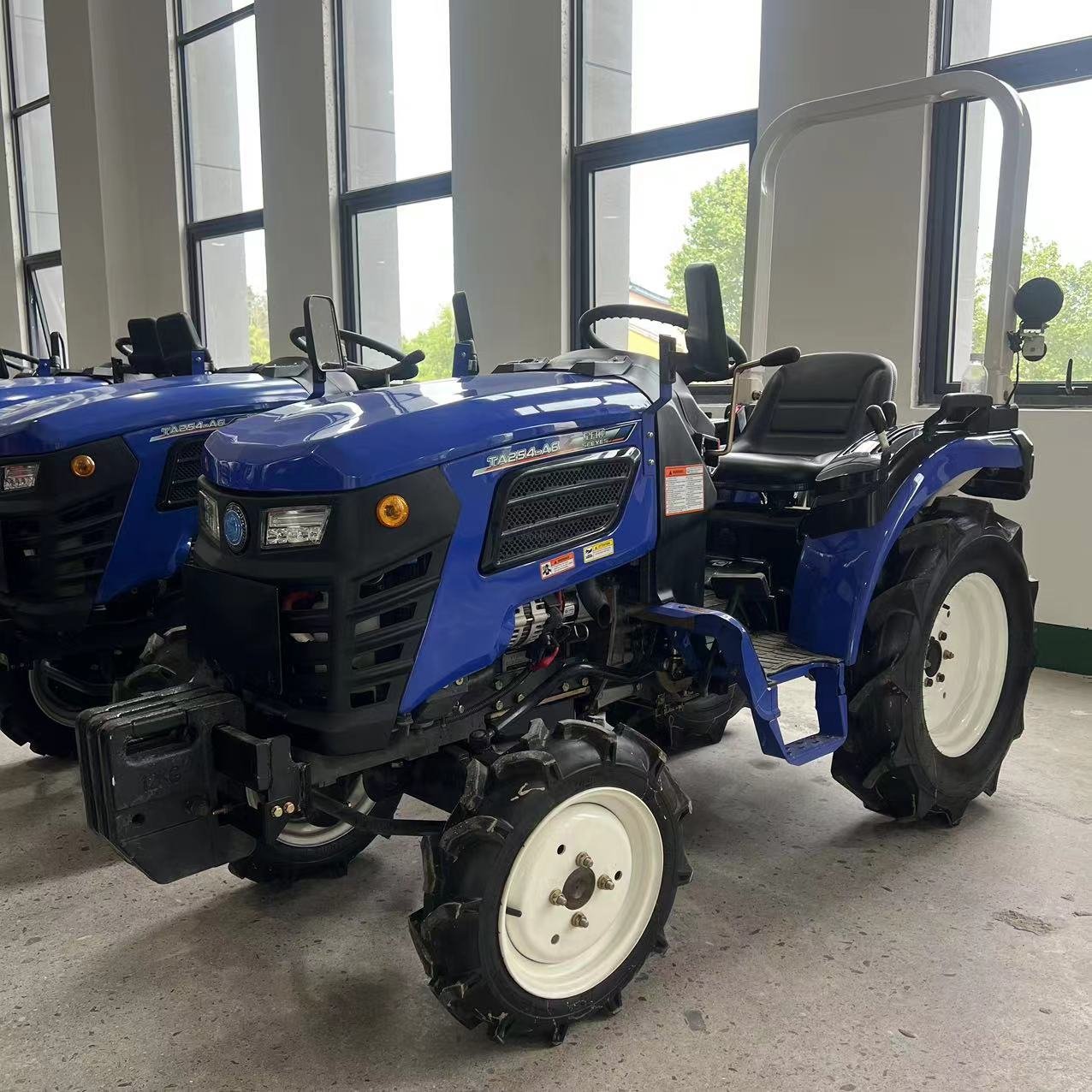 Dong Feng Small 4x4 Wheel Drive Mini Tractores Agricole 4x4 Tractor 24 Iseki Mini Tractor
