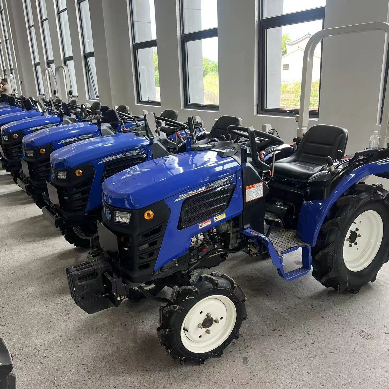 Dong Feng Small 4x4 Wheel Drive Mini Tractores Agricole 4x4 Tractor 24 Iseki Mini Tractor