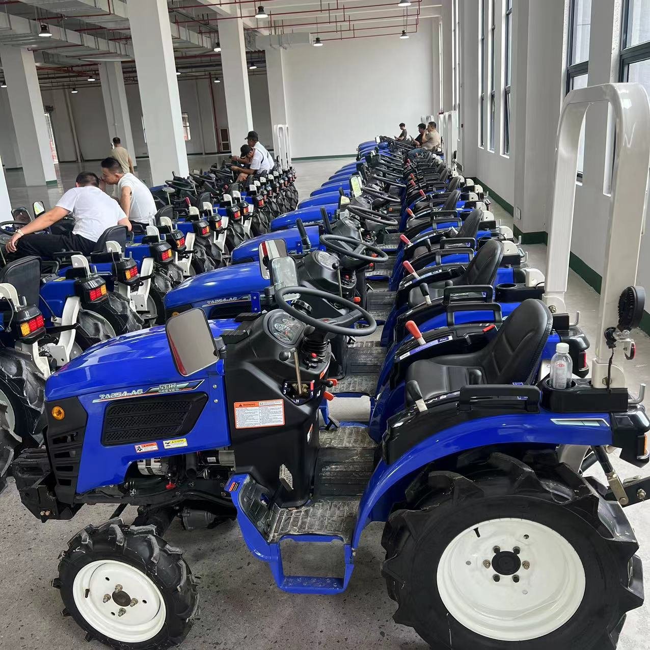 Dong Feng Small 4x4 Wheel Drive Mini Tractores Agricole 4x4 Tractor 24 Iseki Mini Tractor