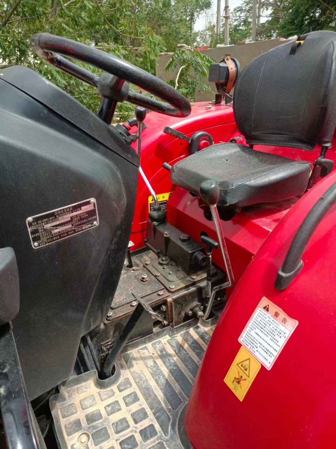 Used Tractors Dongfeng DF504 50hp 4WD Wheel Farm Orchard Compact Tractor Agricultural Machinery Massey Ferguson Tractor
