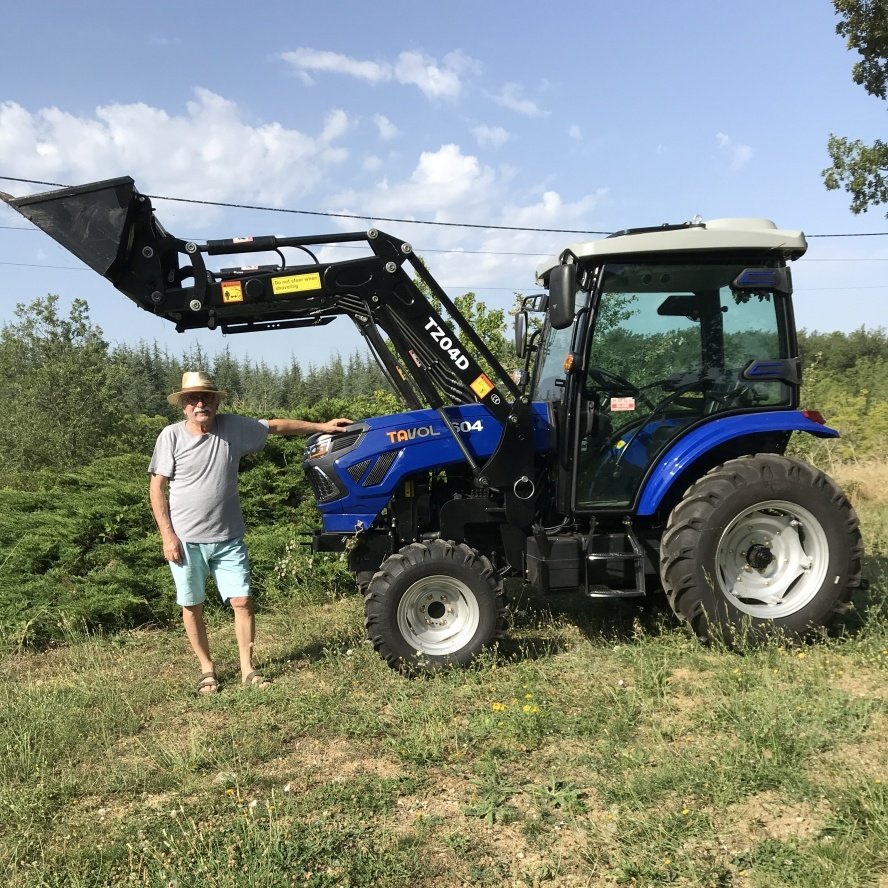 Farming Tractor 70hp Tractors TAVOL Mini Farm Machinery Articulated Equipment Agricultural 4wd Tractor with AC Cabin