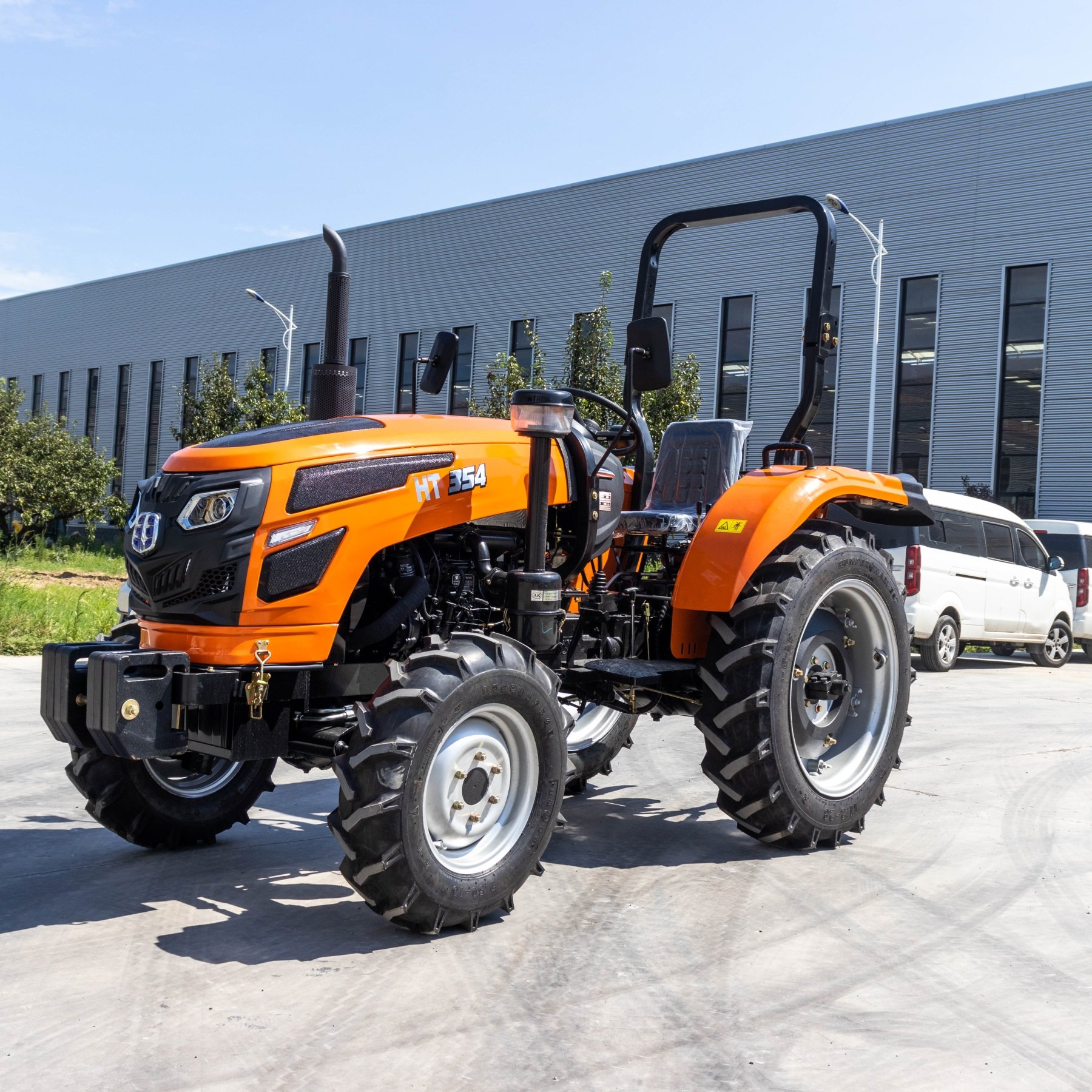Four-wheel Drive Tractor Snow Blower Can Be Matched With Snow Blower