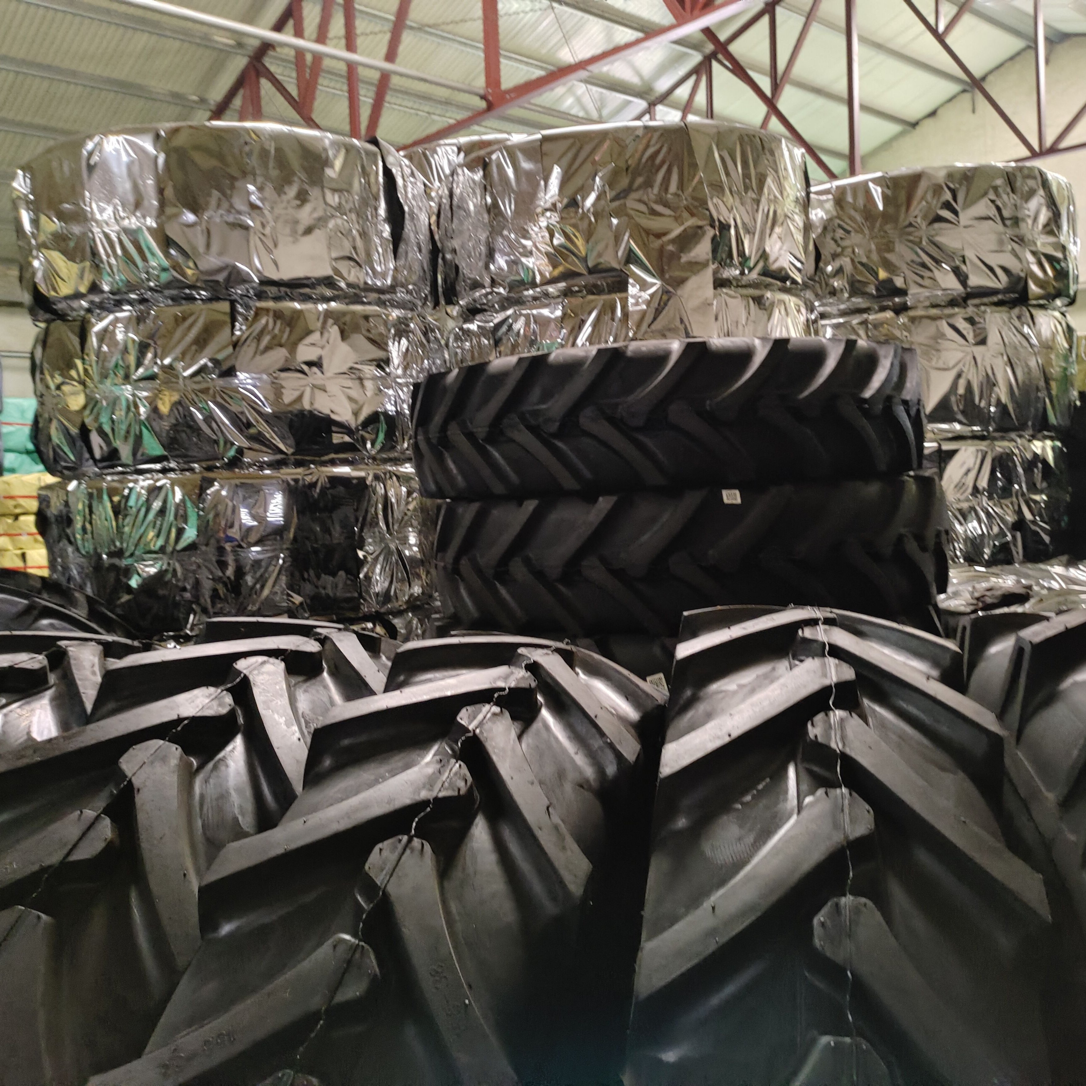 China Factory Low Price Agricultural Tire R1 Pattern 16.9 24 for Farming Machinery