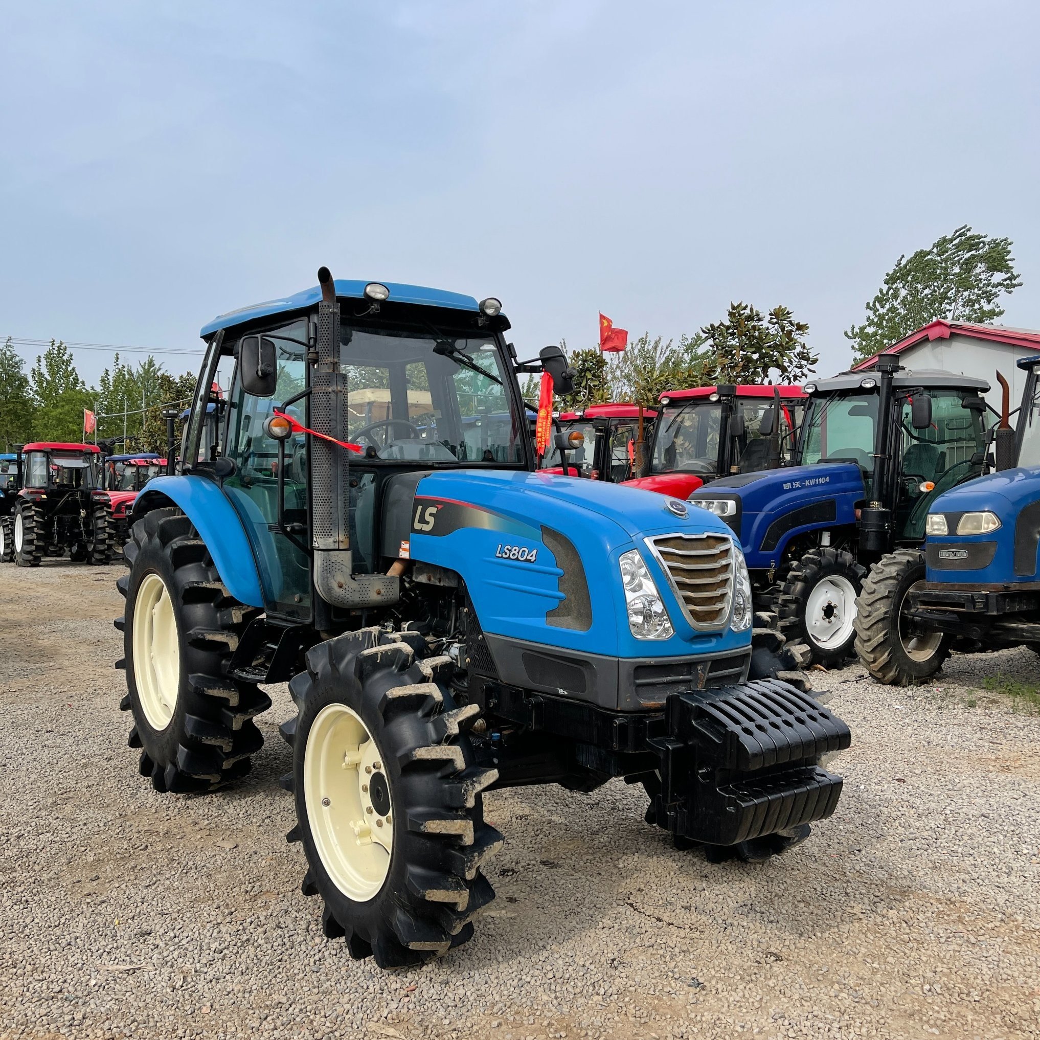 Two-Wheel Farm Tractor 4WD New Used 20-150HP Multifunctional Mini Tractor Agriculture Engine Motor Gear Pump Cabin Core