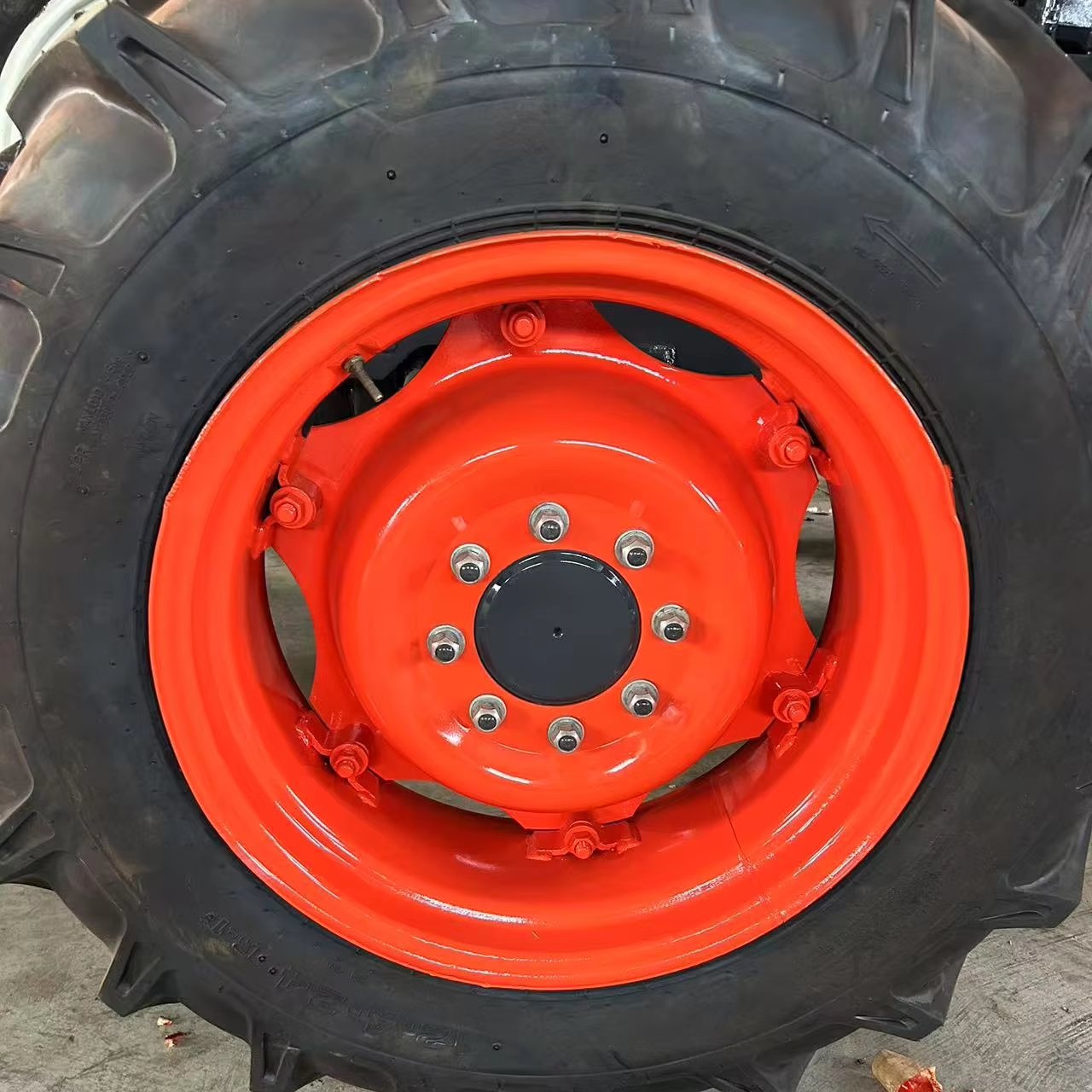 4*4 95HP 80HP 70HP Used/Second Hand wheeled Kubota Tractors easy to operate for low price