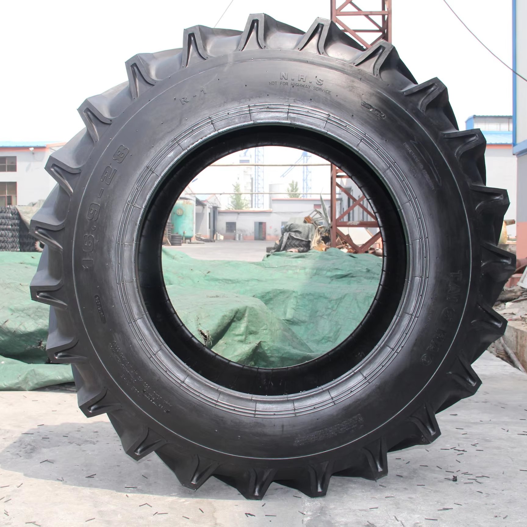 16.9-28 R-1 China Manufacturer Agricultural Tractor Tire