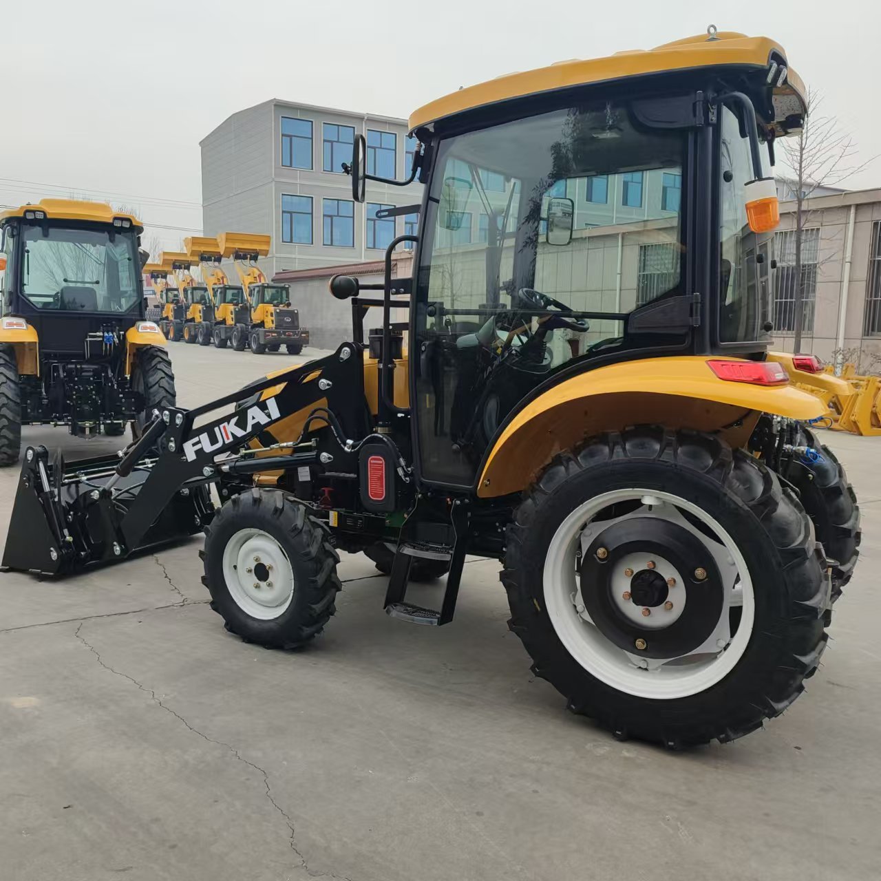 China Agriculture 50/60/70/80/90hp Tractors 4x4 drice Front Loader Farm Garden Tractor 804 with Glasher/ Grass Mower