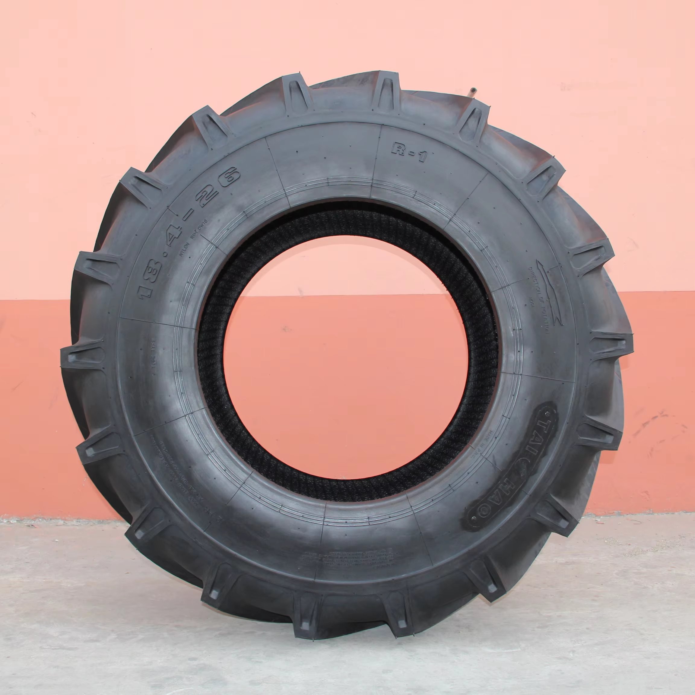 18.4-26 R-1 China Manufacturer Agricultural Tractor Tire