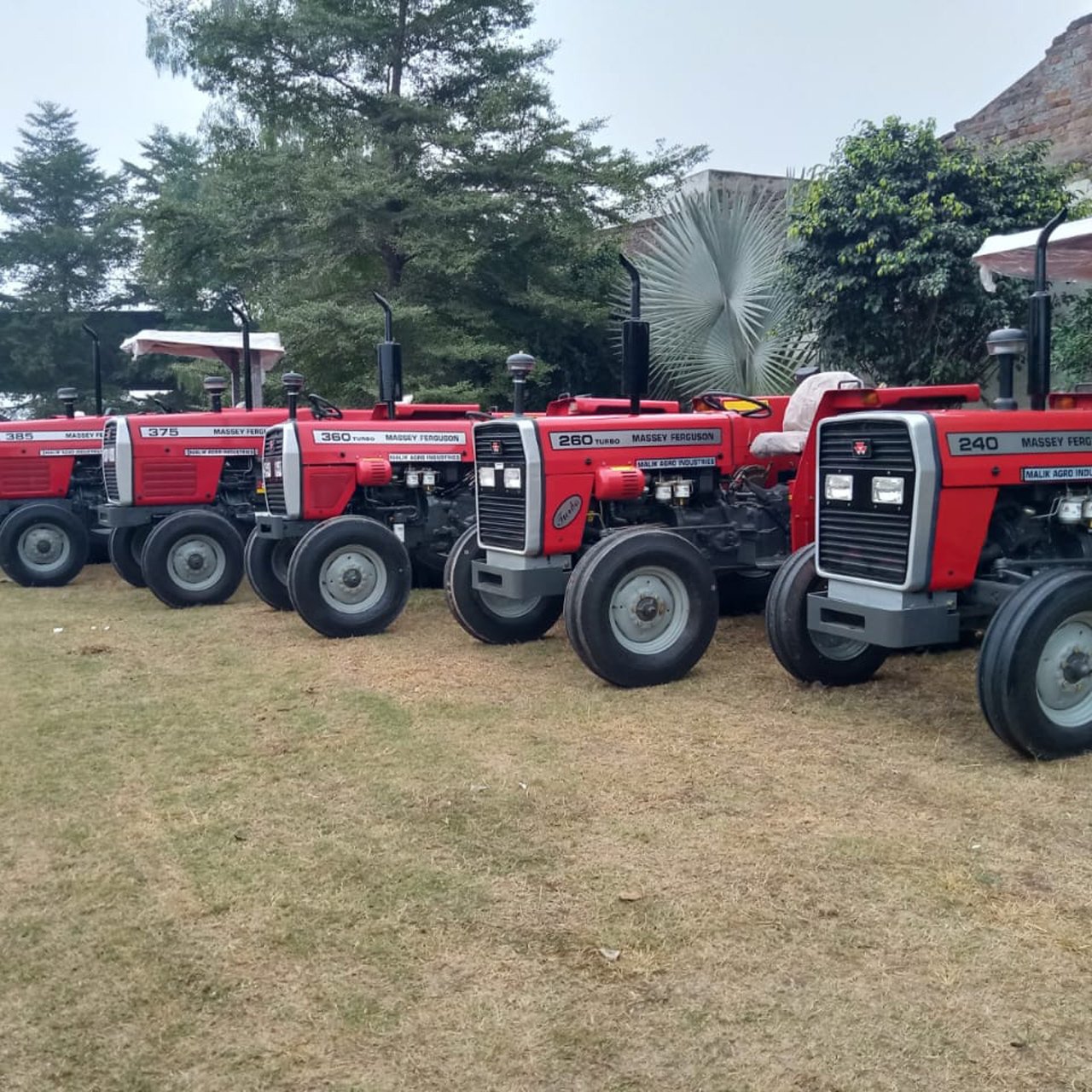 New Model Agriculture Tractor with Turbo Engine and Air-Conditioned Wholesale Price