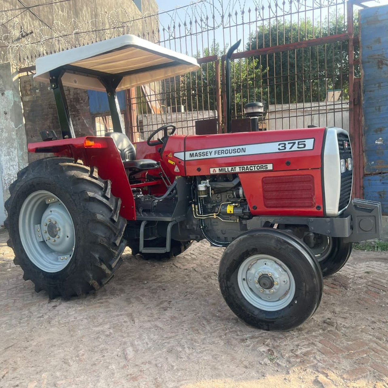 New Model Agriculture Tractor with Turbo Engine and Air-Conditioned Wholesale Price