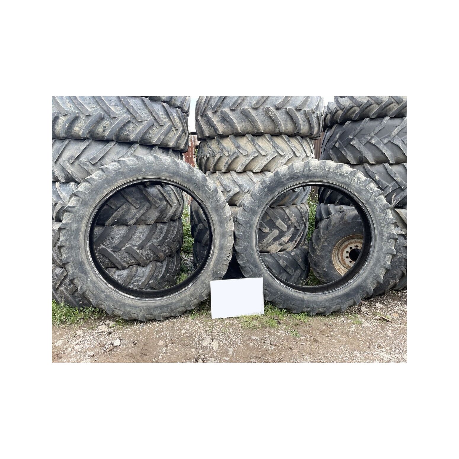 Quality Second-Hand Tractor Tires - Reliable for Agriculture.