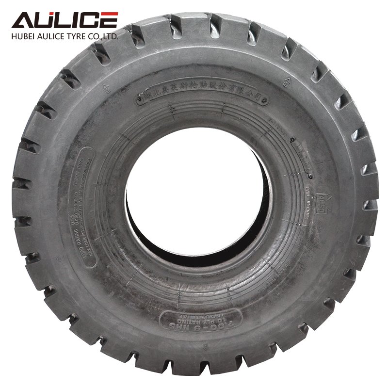 Tyre Sizes 6.50-10/ 18x7-8 /7.00-12/8.25-15/ 28x9-15 Produced in China Bias Agricultural Tractor