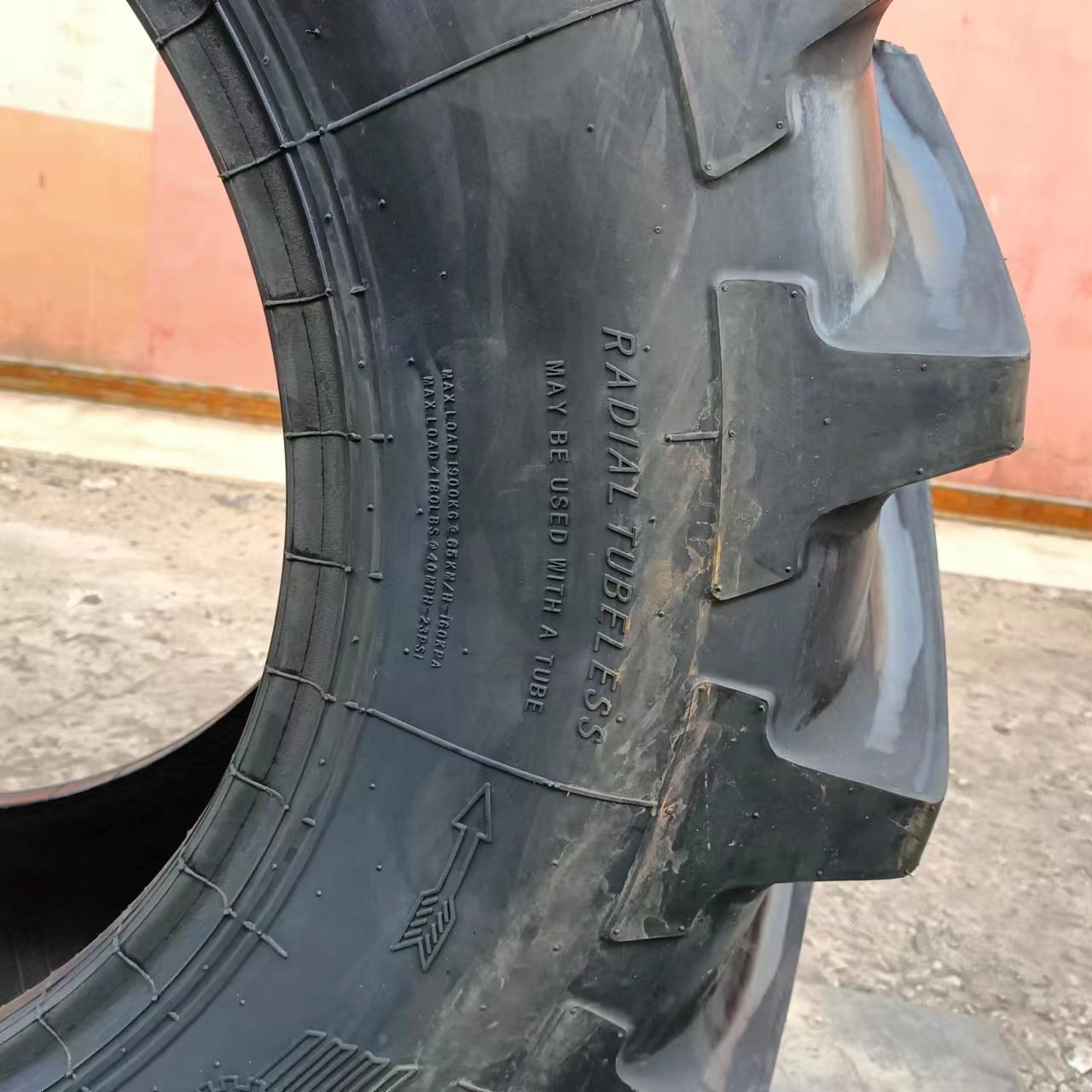Wholesales Tyres Supplier Agricultural Mechanical Tyre 420/70R24 Full Wire Radial Tractor Tyre Herringbone Pattern