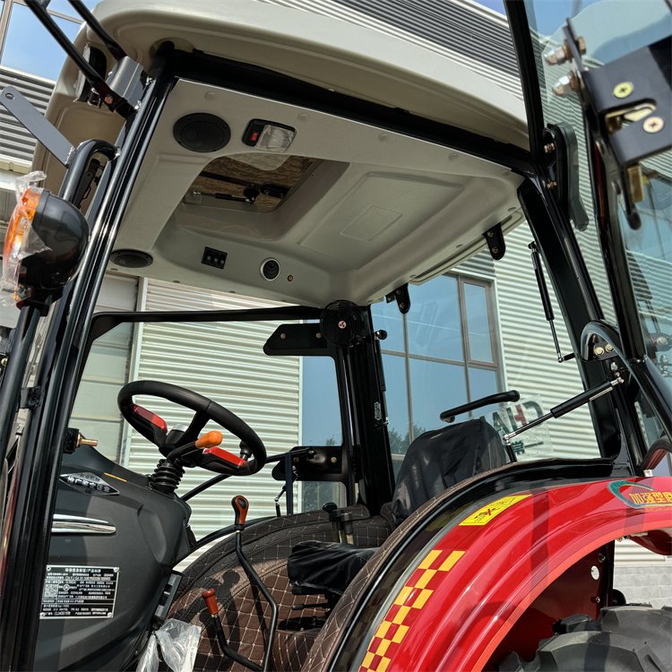 Changli 704 Agricultural Land Four Wheel Drive Tractor with 70 Horsepower and Cab, Plowing and Plowing Machine