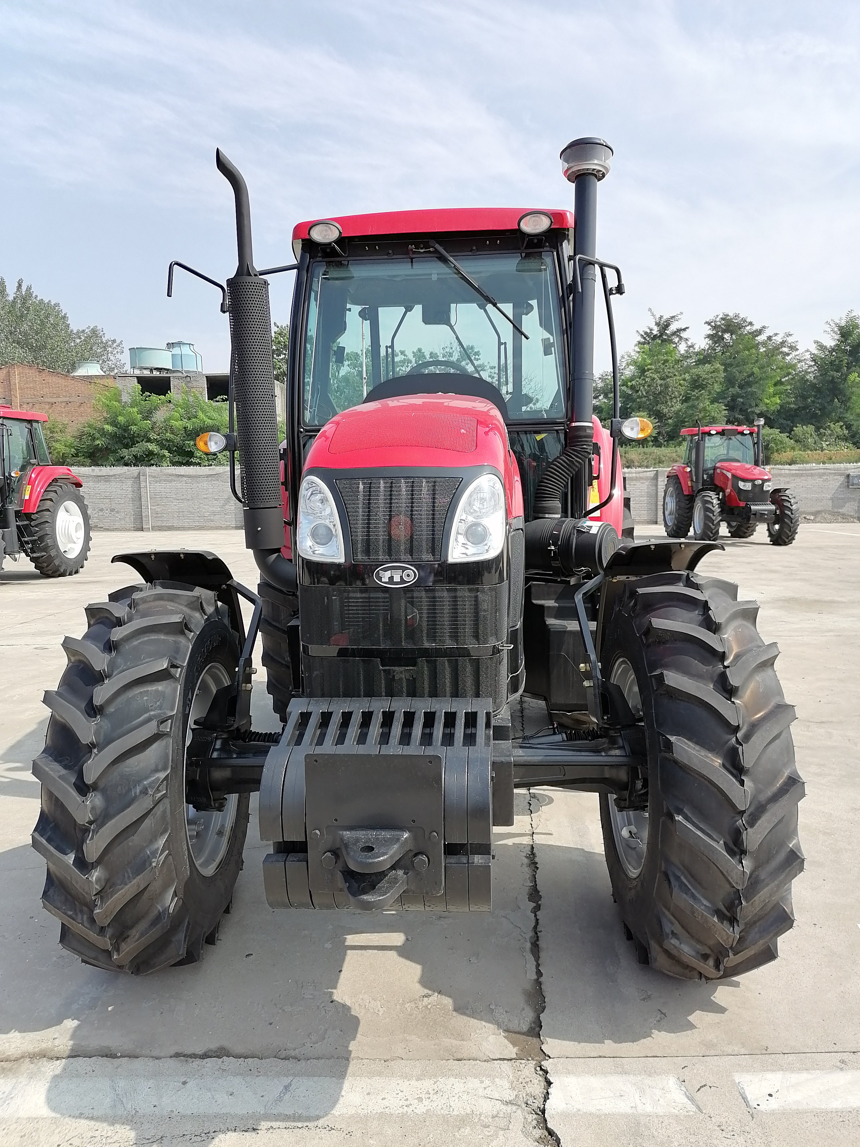 High Quality YTO X1204 120HP 4WD 4x4 Wheel Agricolas Farm Tractor in Kazakhstan