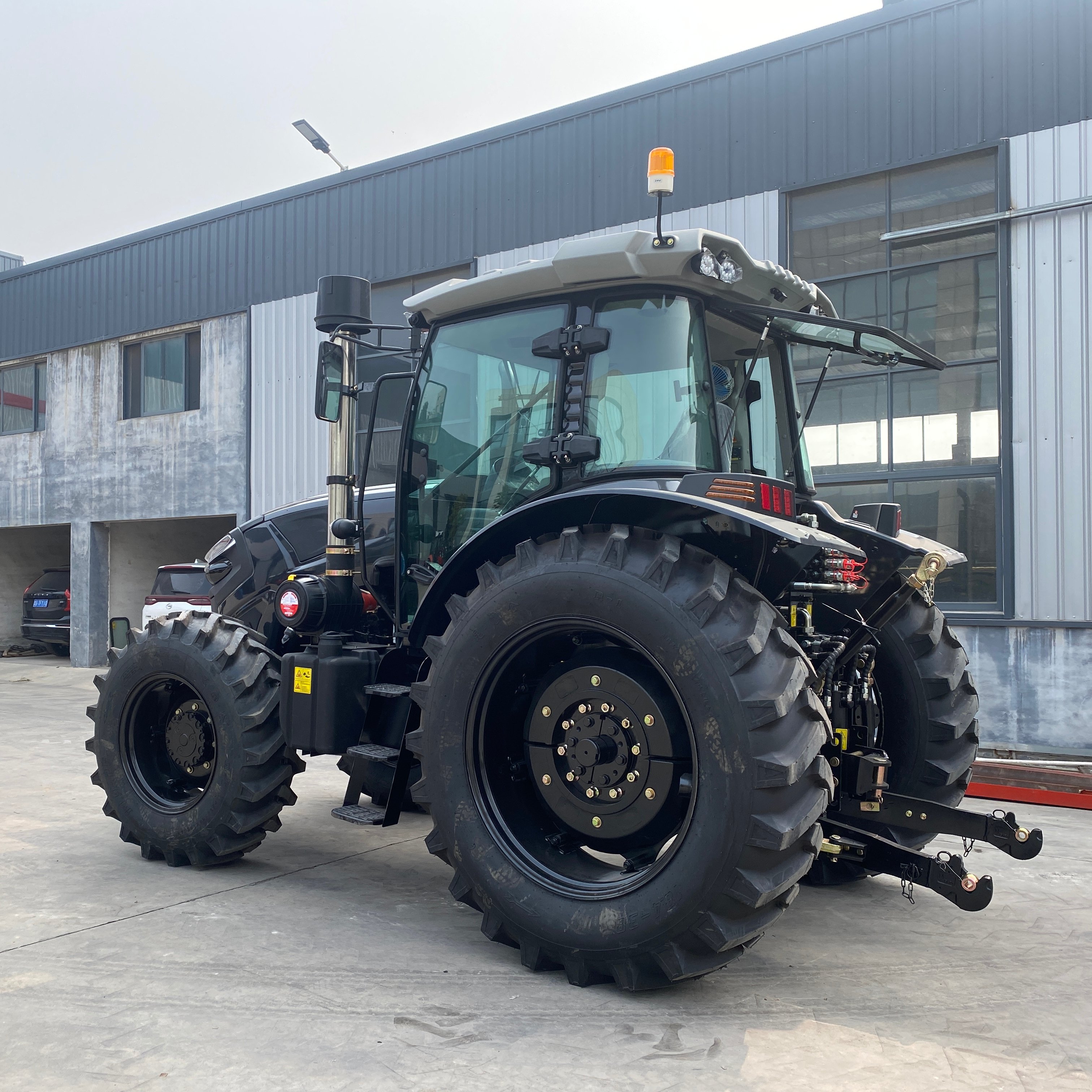 150 HP AC Cabin Wheel Hydraulic Output AC Cabin Tractor Best Quality Multi-purpose Agriculture Diesel Engine