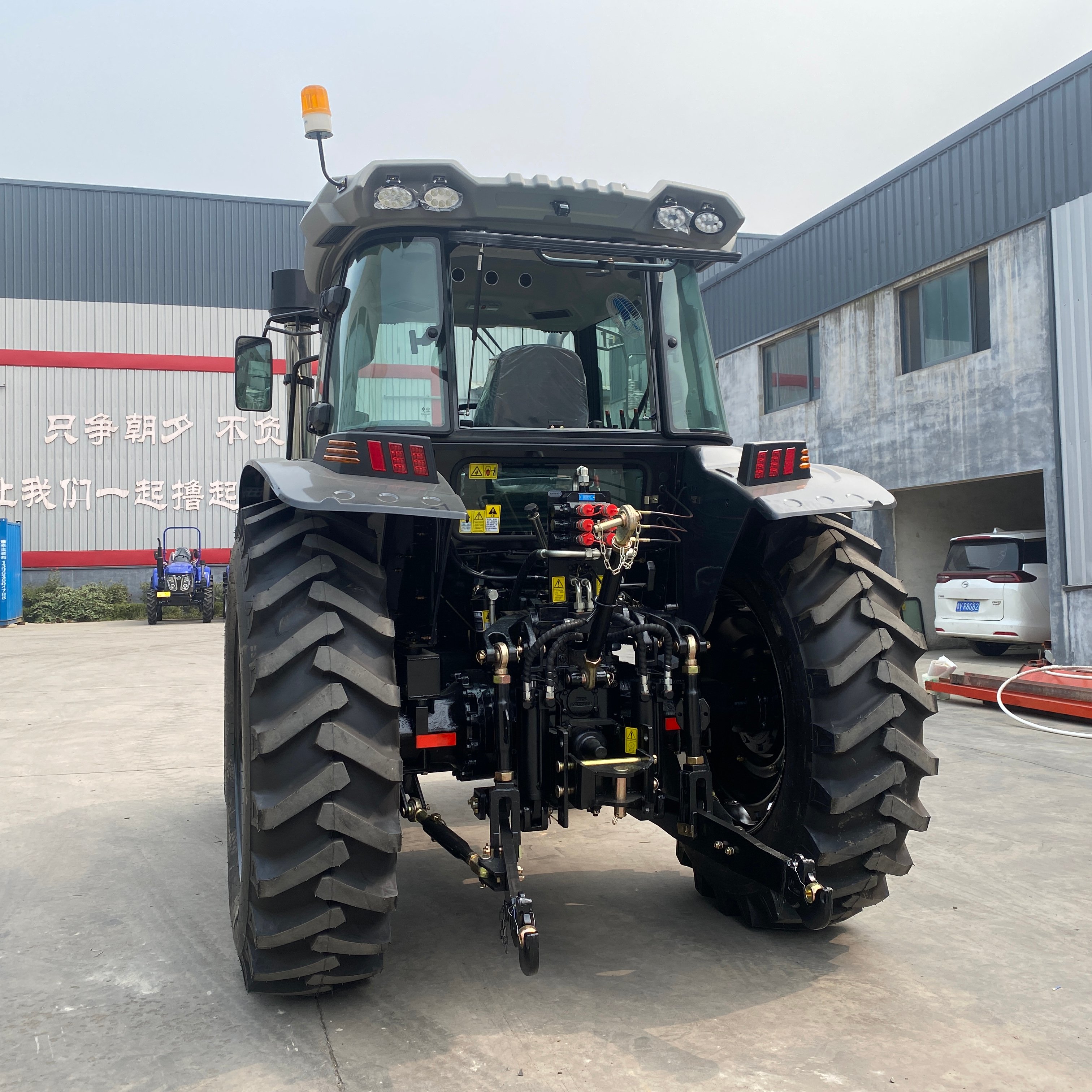 New Tractor Agriculture Tractor 150 HP for Sale Diesel Engine AC Cabin Wheel Tractor